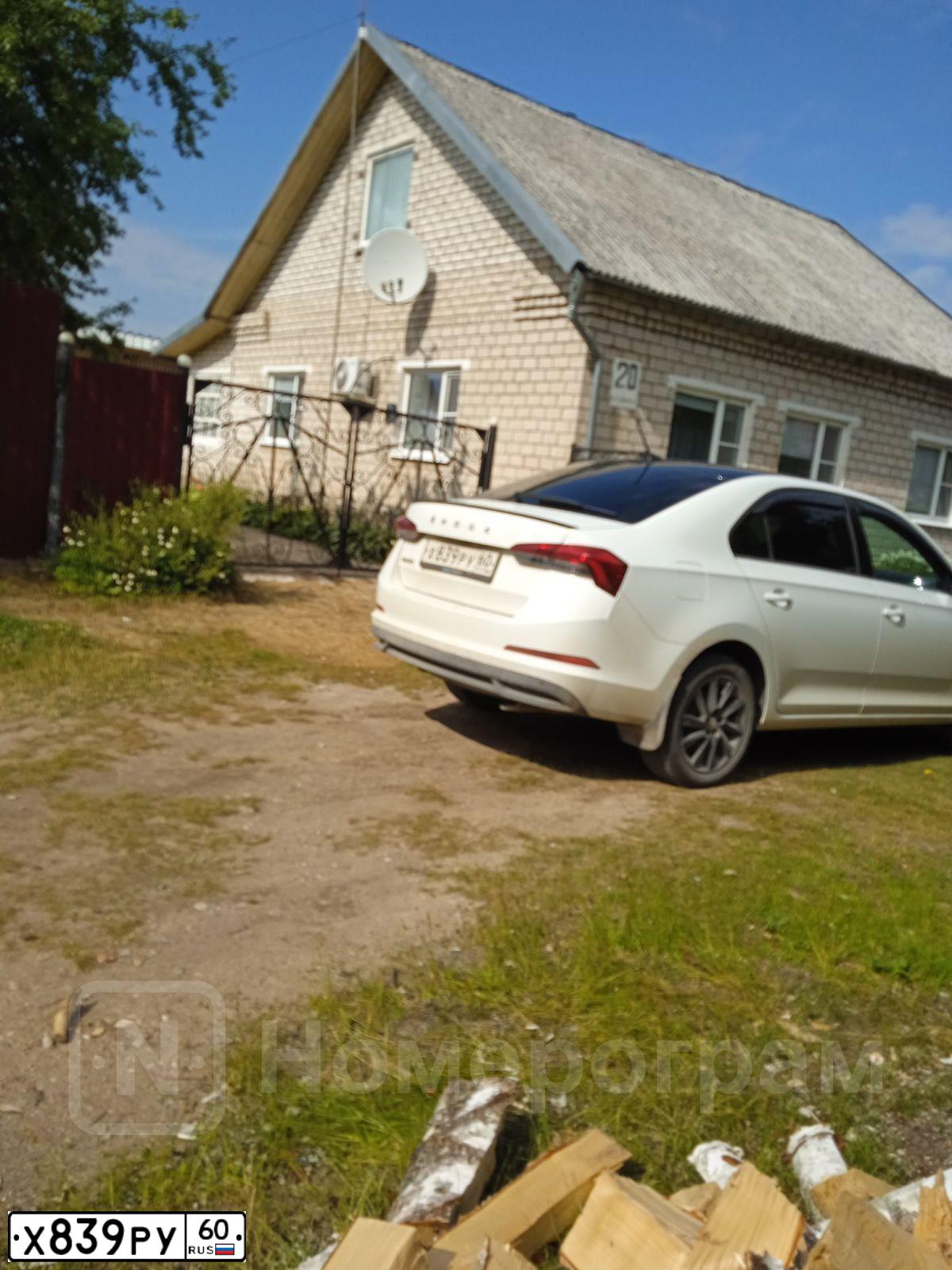 Фото автомобиля SKODA RAPID, 2020 — госномер Х839РУ60. Цвет: БЕЛО-ЧЕРНЫЙ