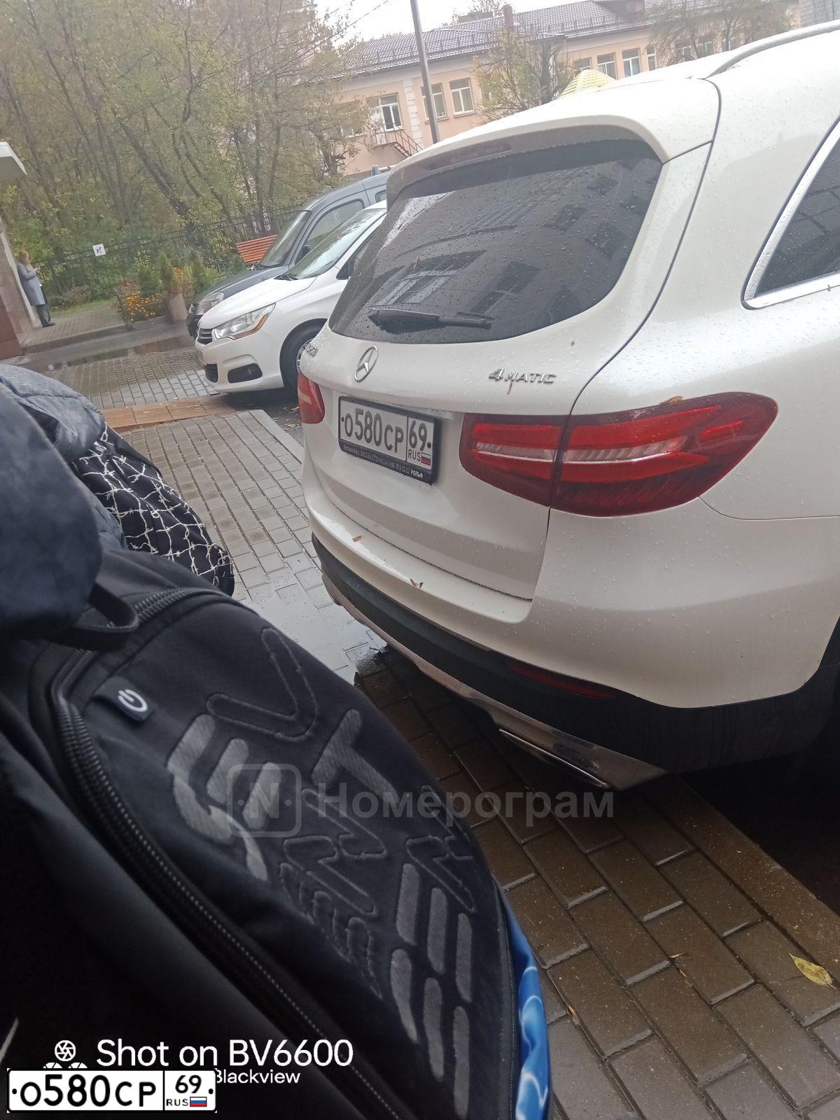 Фото автомобиля MERCEDES GLC-KLASSE, 2015 — госномер О580СР69. Цвет: БЕЛЫЙ
