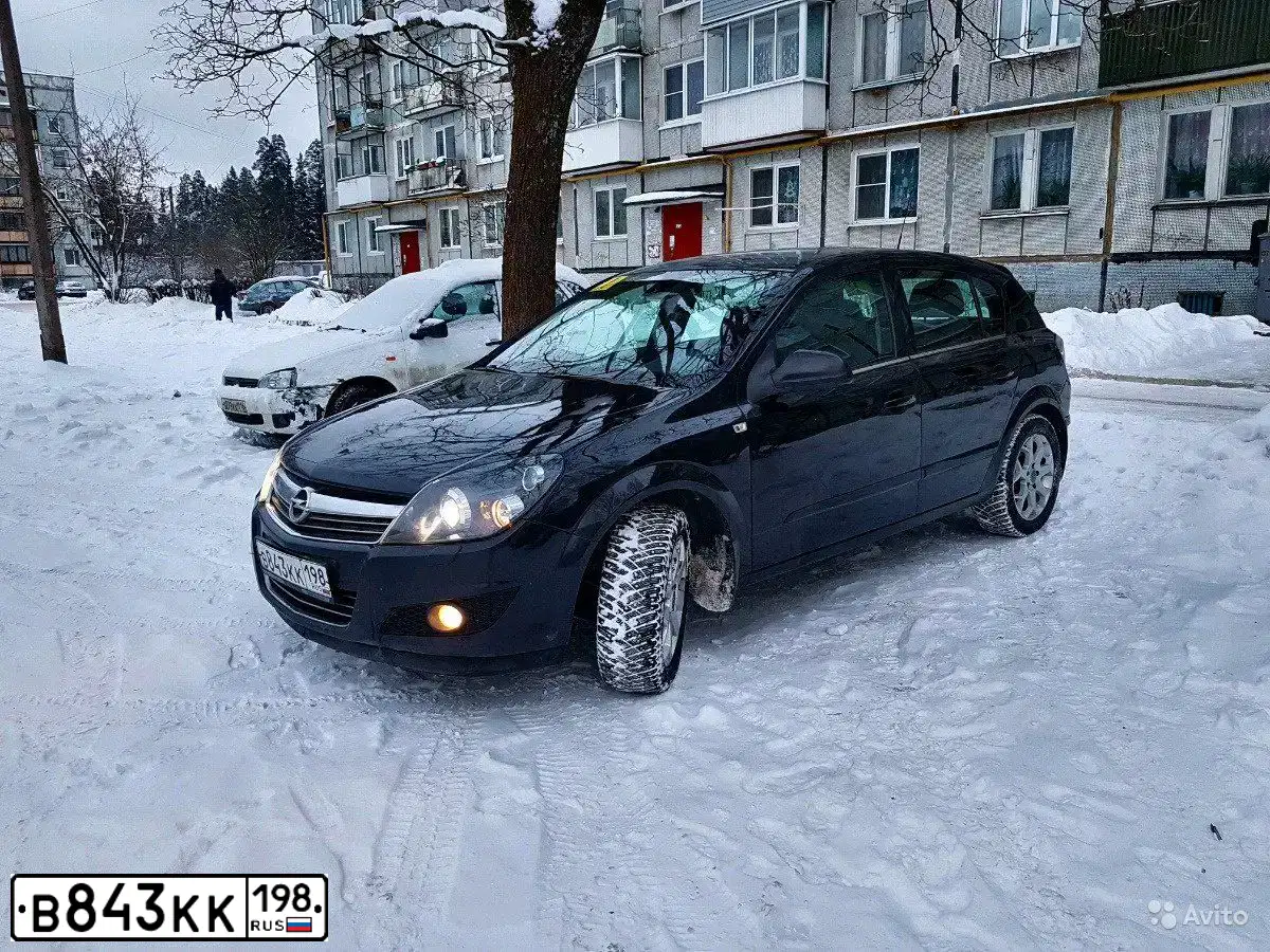 Фото автомобиля OPEL ASTRA, 2010 — госномер В843КК198. Цвет: ЧЕРНЫЙ