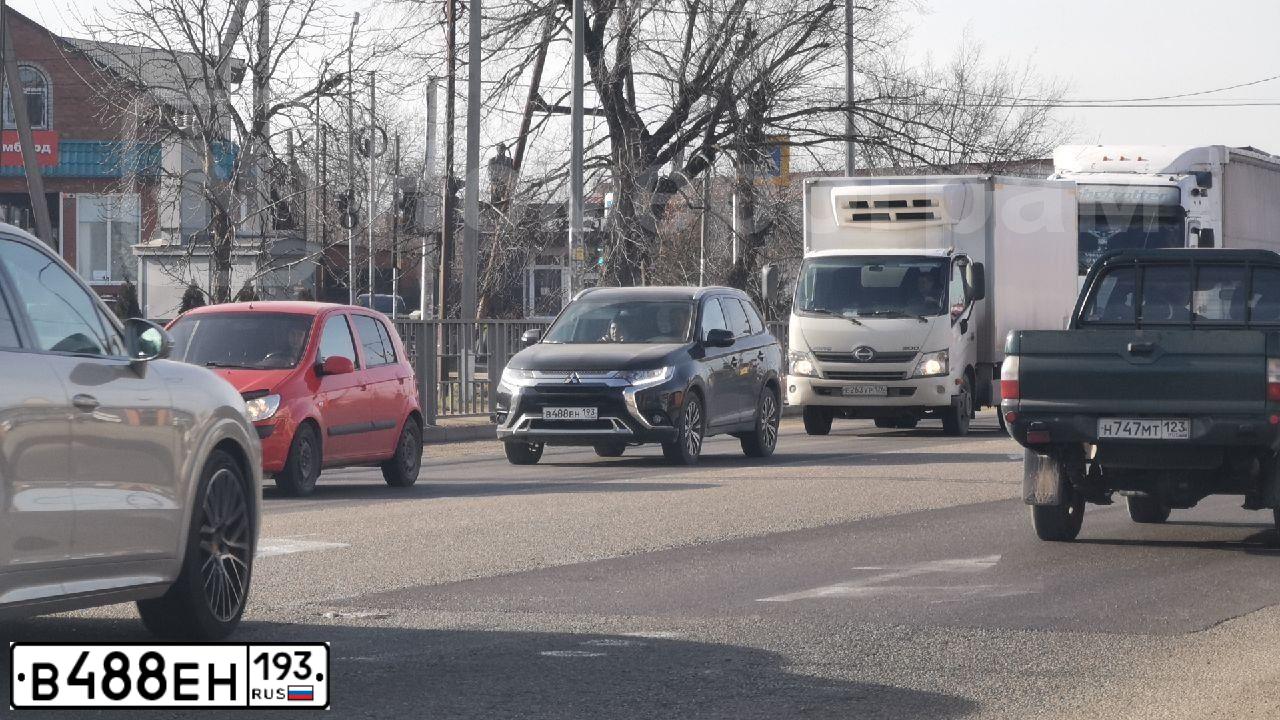 Фото автомобиля DAEWOO NEXIA, 2003 — госномер В488ЕН193. Цвет: СЕРЫЙ МЕТАЛЛИК