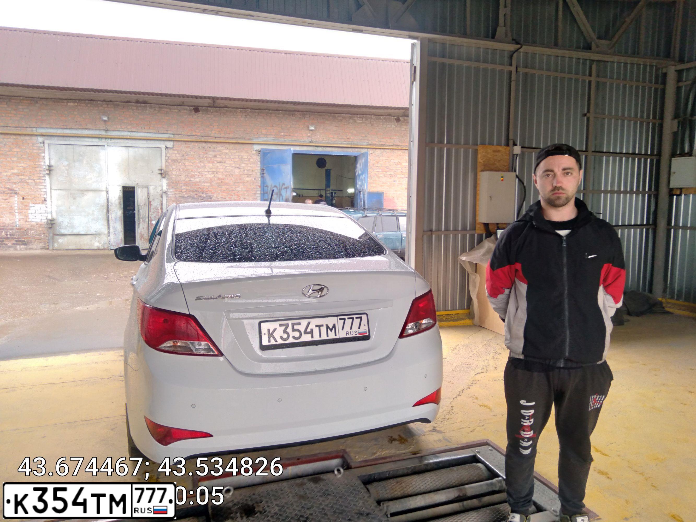 Фото автомобиля HYUNDAI SOLARIS, 2016 — госномер К354ТМ777. Цвет: Белый
