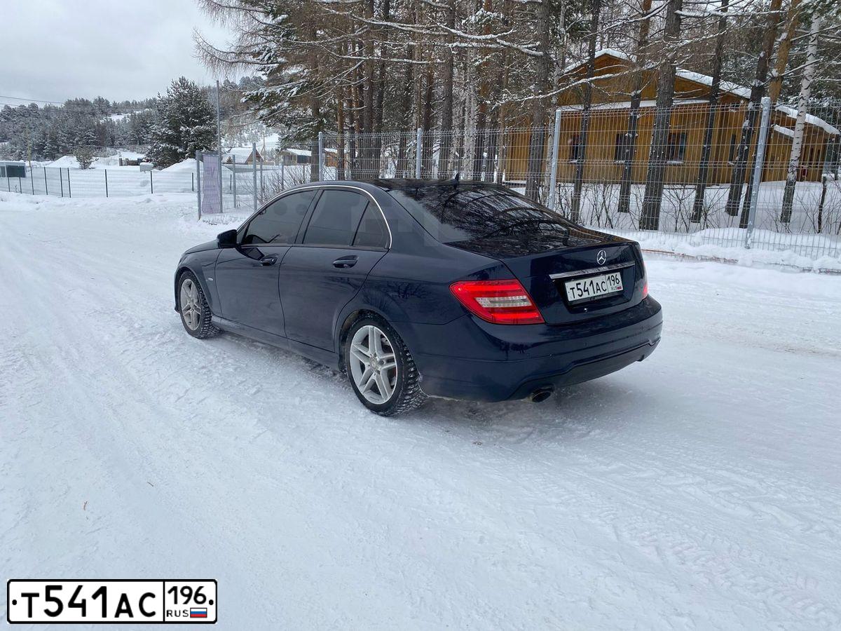 Фото автомобиля MERCEDES C-KLASSE, 2012 — госномер Т541АС196. Цвет: синий