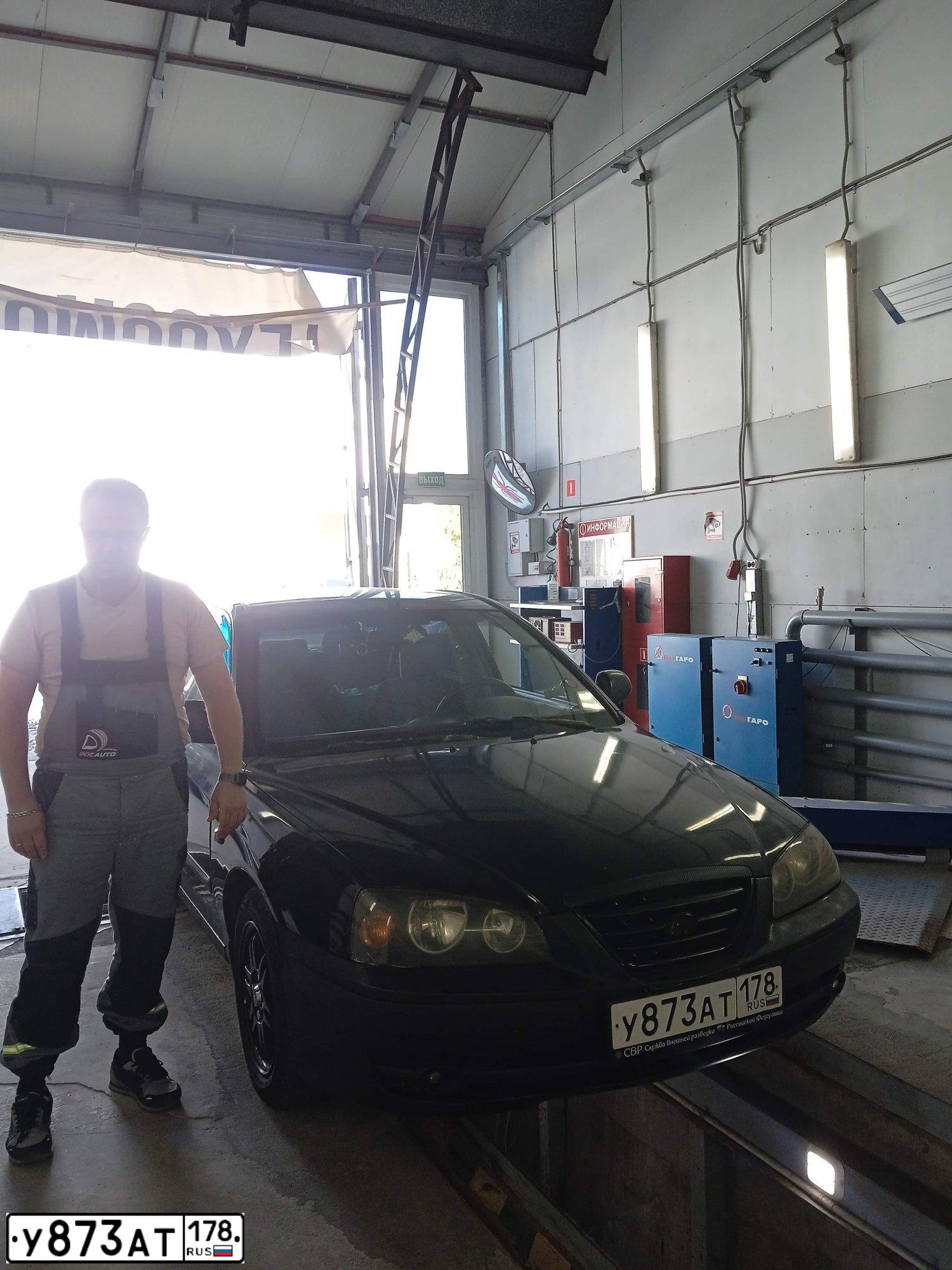 Фото автомобиля HYUNDAI ELANTRA, 2004 — госномер Е261РР147. Цвет: ЧЕРНЫЙ