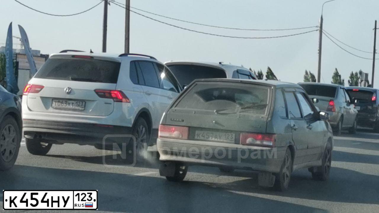Фото автомобиля BMW SERIE 5, 2007 — госномер Е702НЕ750. Цвет: СЕРЫЙ