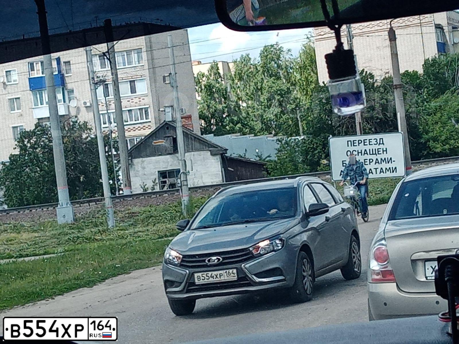 Фото автомобиля LADA VESTA, 2020 — госномер В554ХР164. Цвет: СЕРЫЙ