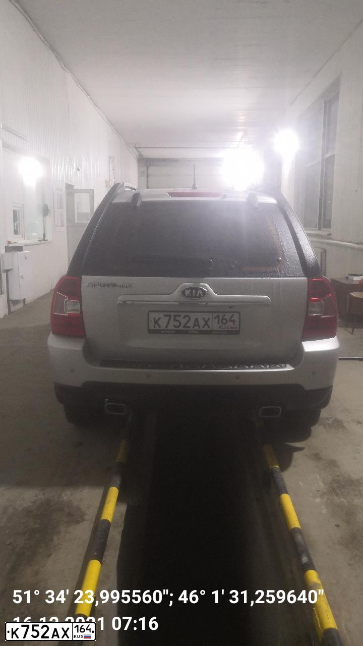Фото автомобиля KIA SPORTAGE, 2010 — госномер Е041КО164. Цвет: ПЕРЛАМ-СЕРЕБРИСТ.