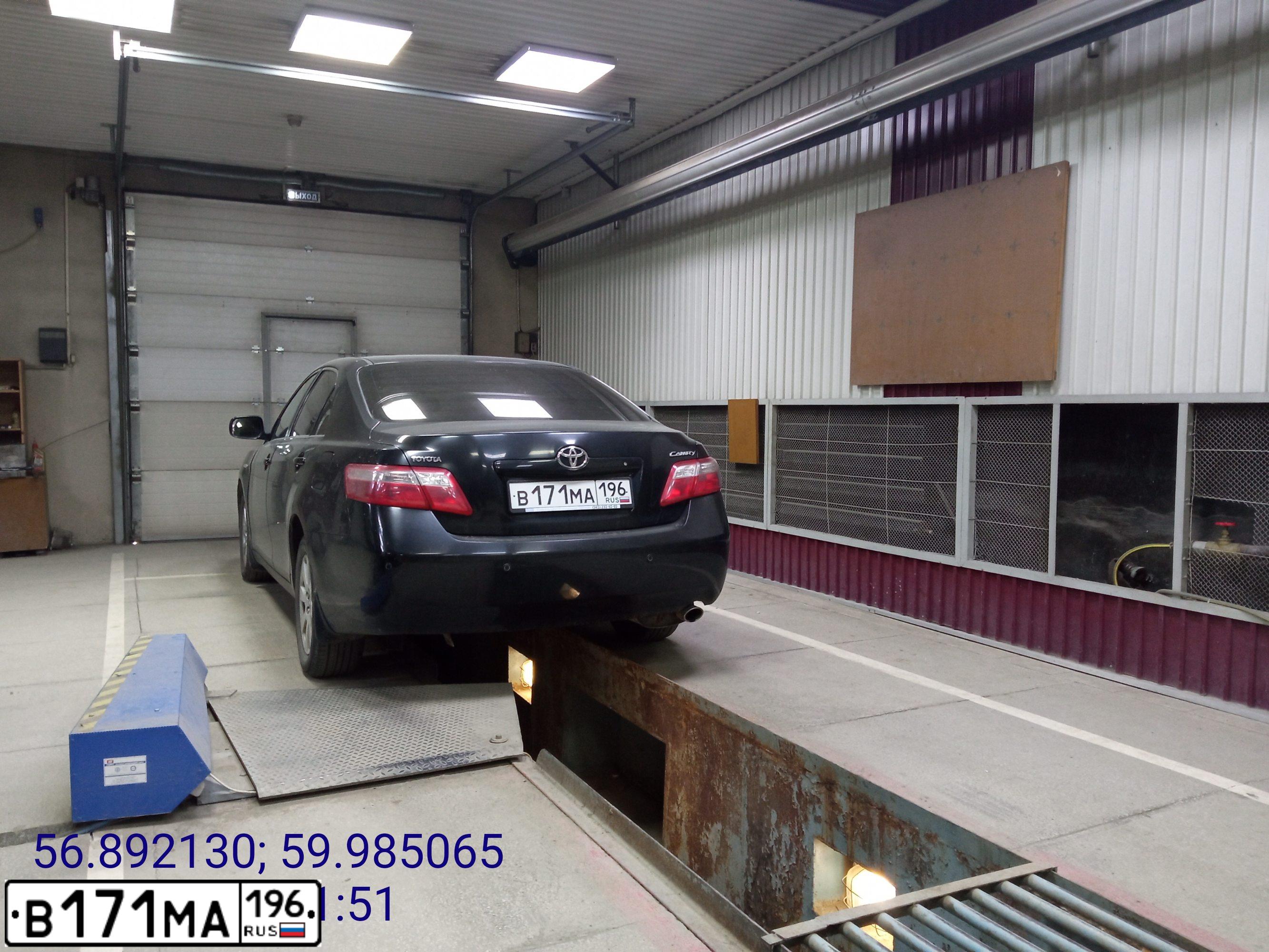 Фото автомобиля TOYOTA CAMRY, 2006 — госномер В171МА196. Цвет: ЧЕРНЫЙ