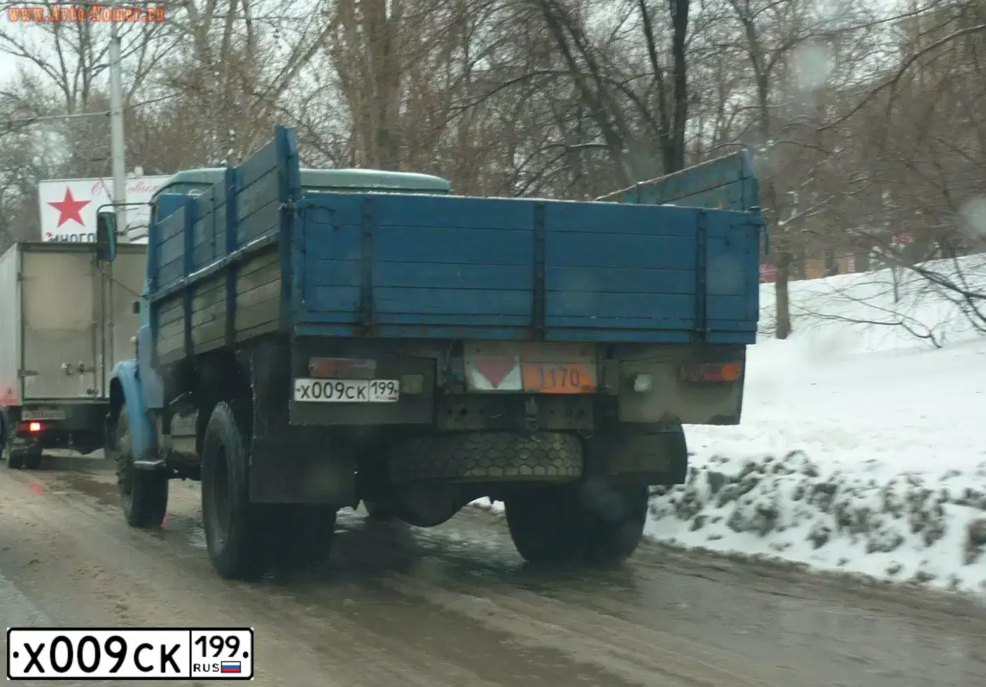 Фото автомобиля ZIL 433362 /4X2/ CHASSIS, 1995 — госномер В300ОО164. Цвет: СЕРО-ГОЛУБОЙ