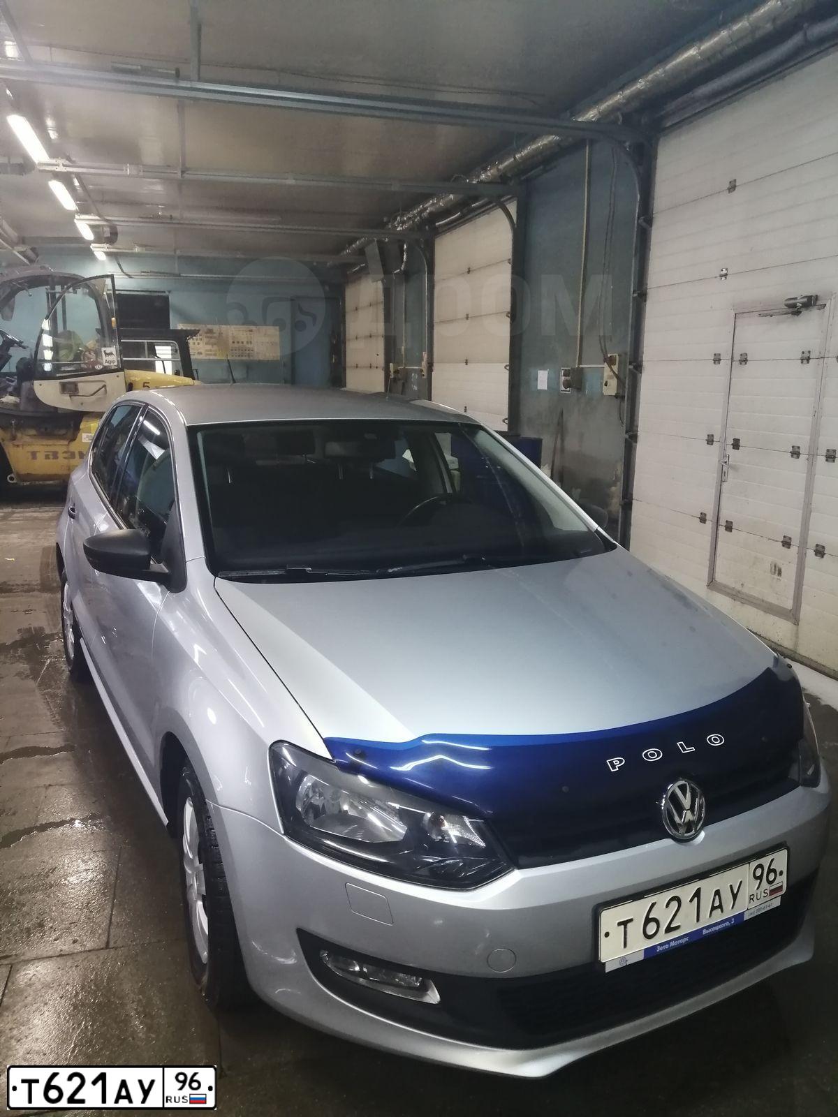 Фото автомобиля VOLKSWAGEN POLO, 2010 — госномер Т621АУ96. Цвет: СЕРЕБРИСТЫЙ