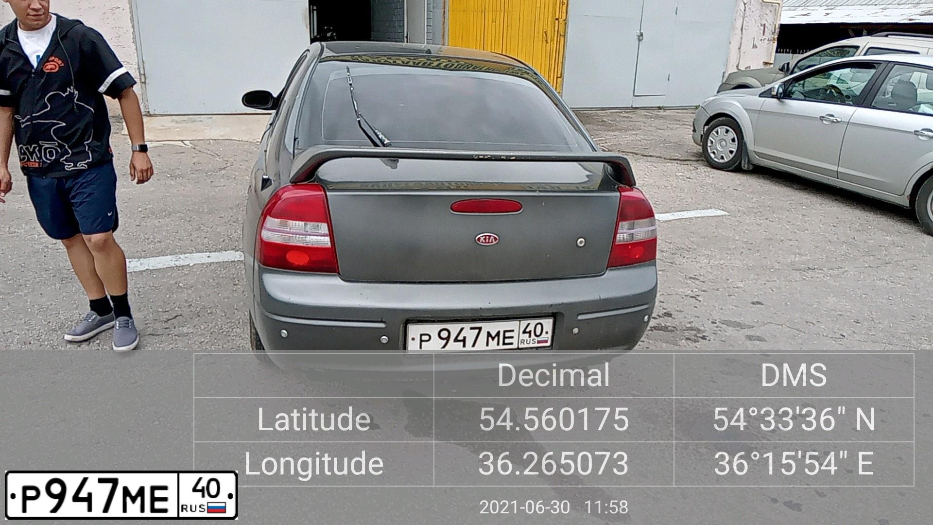 Фото автомобиля KIA SEPHIA, 2001 — госномер Р947МЕ40. Цвет: белый(серый)