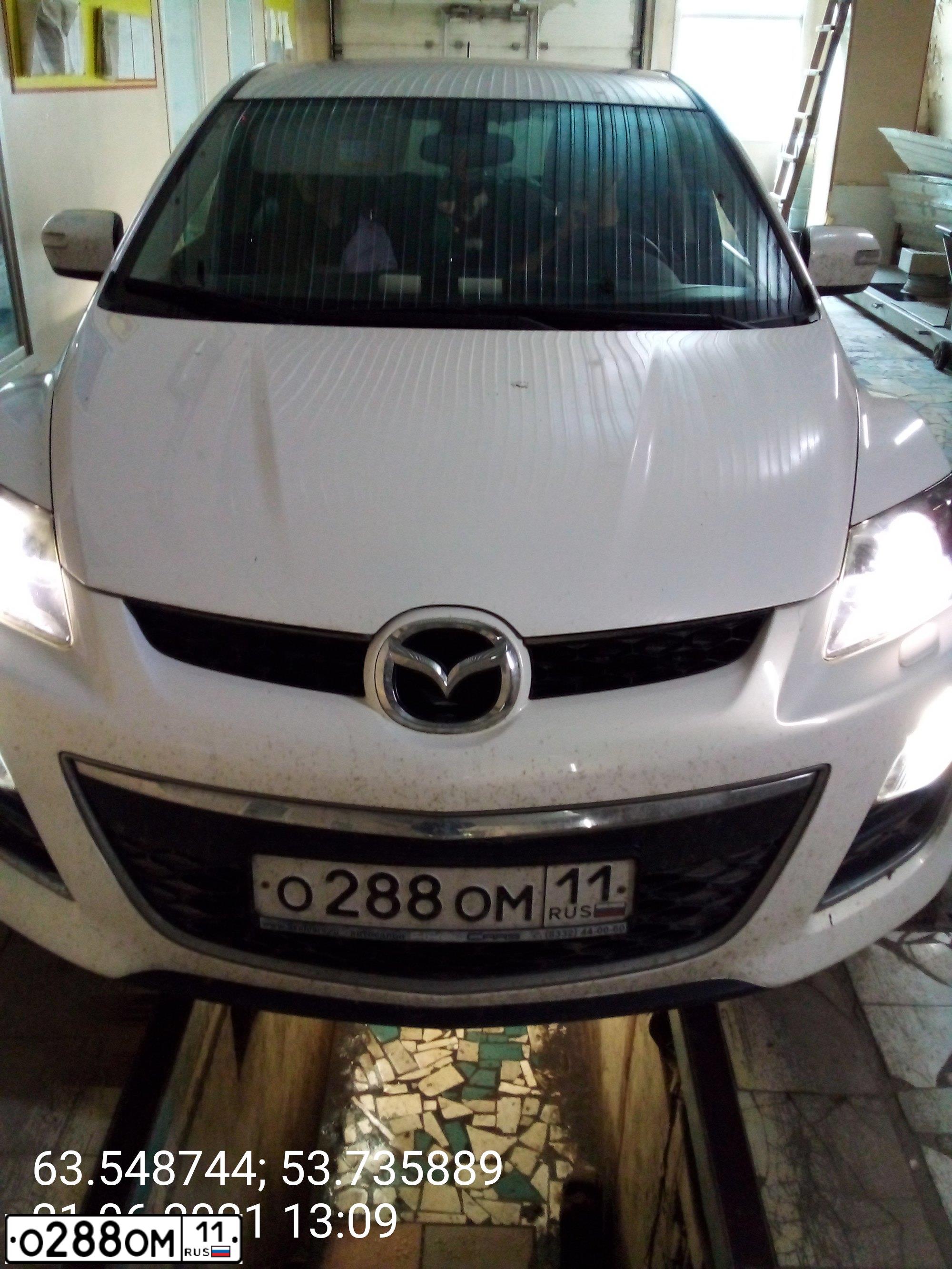 Фото автомобиля MAZDA CX-7, 2011 — госномер О288ОМ11. Цвет: БЕЛЫЙ