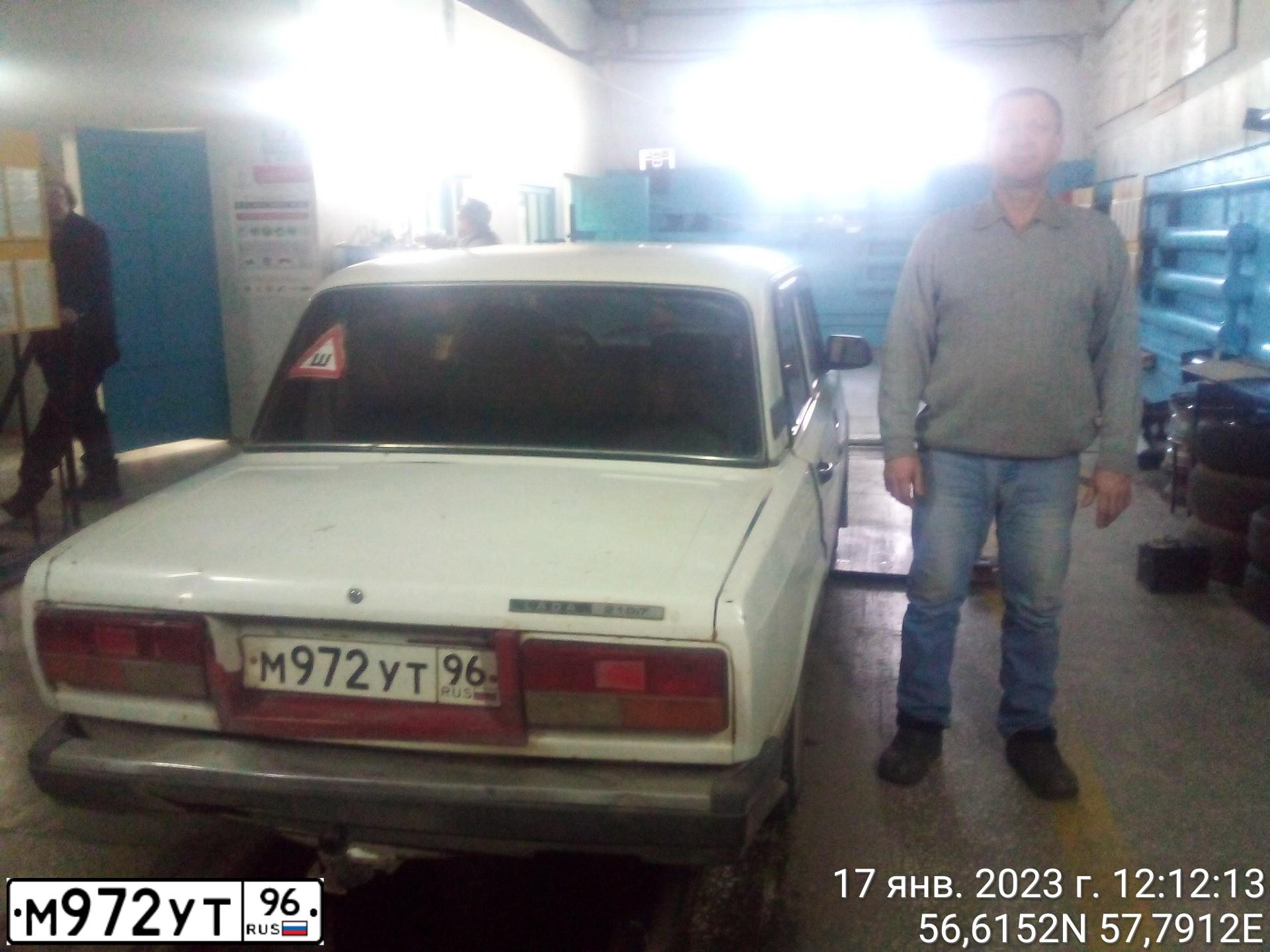 Фото автомобиля LADA 2107, 2008 — госномер М972УТ96. Цвет: БЕЛЫЙ
