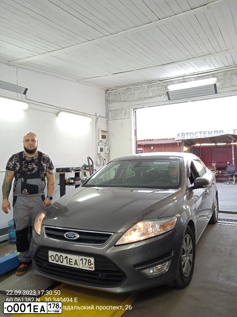 Фото автомобиля INFINITI QX70 /FX/, 2007 — госномер В999ЕС178. Цвет: Оранжевый