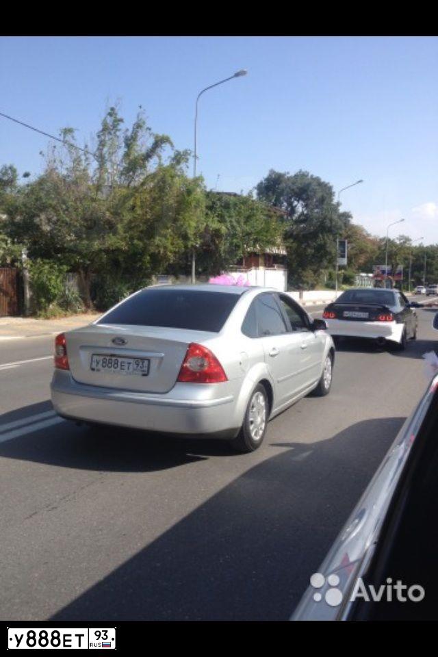 Фото автомобиля FORD FOCUS, 2006 — госномер М667УЕ126. Цвет: СЕРЕБРИСТЫЙ
