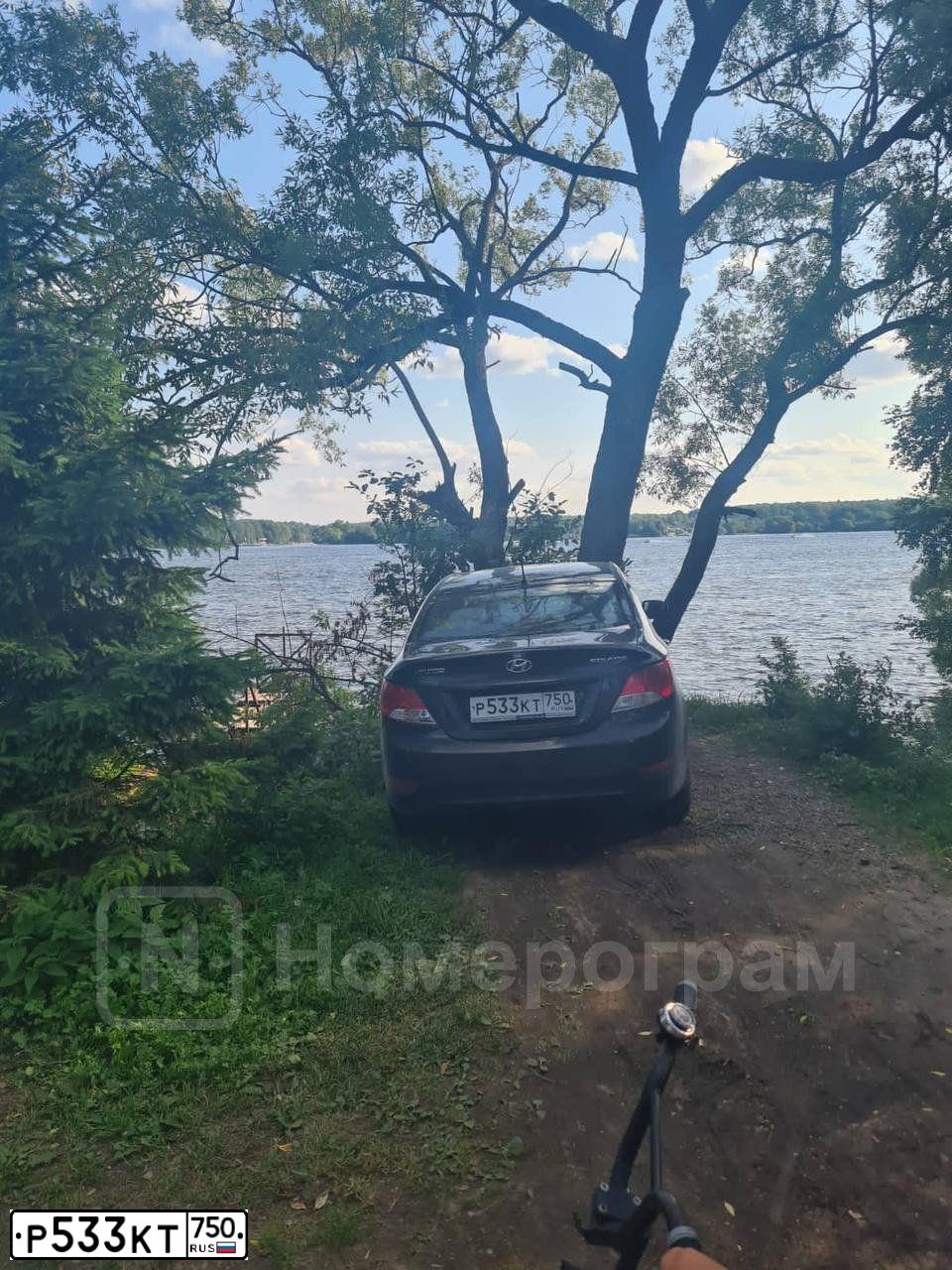Фото автомобиля HYUNDAI SOLARIS, 2012 — госномер Р533КТ750. Цвет: ЧЕРНЫЙ