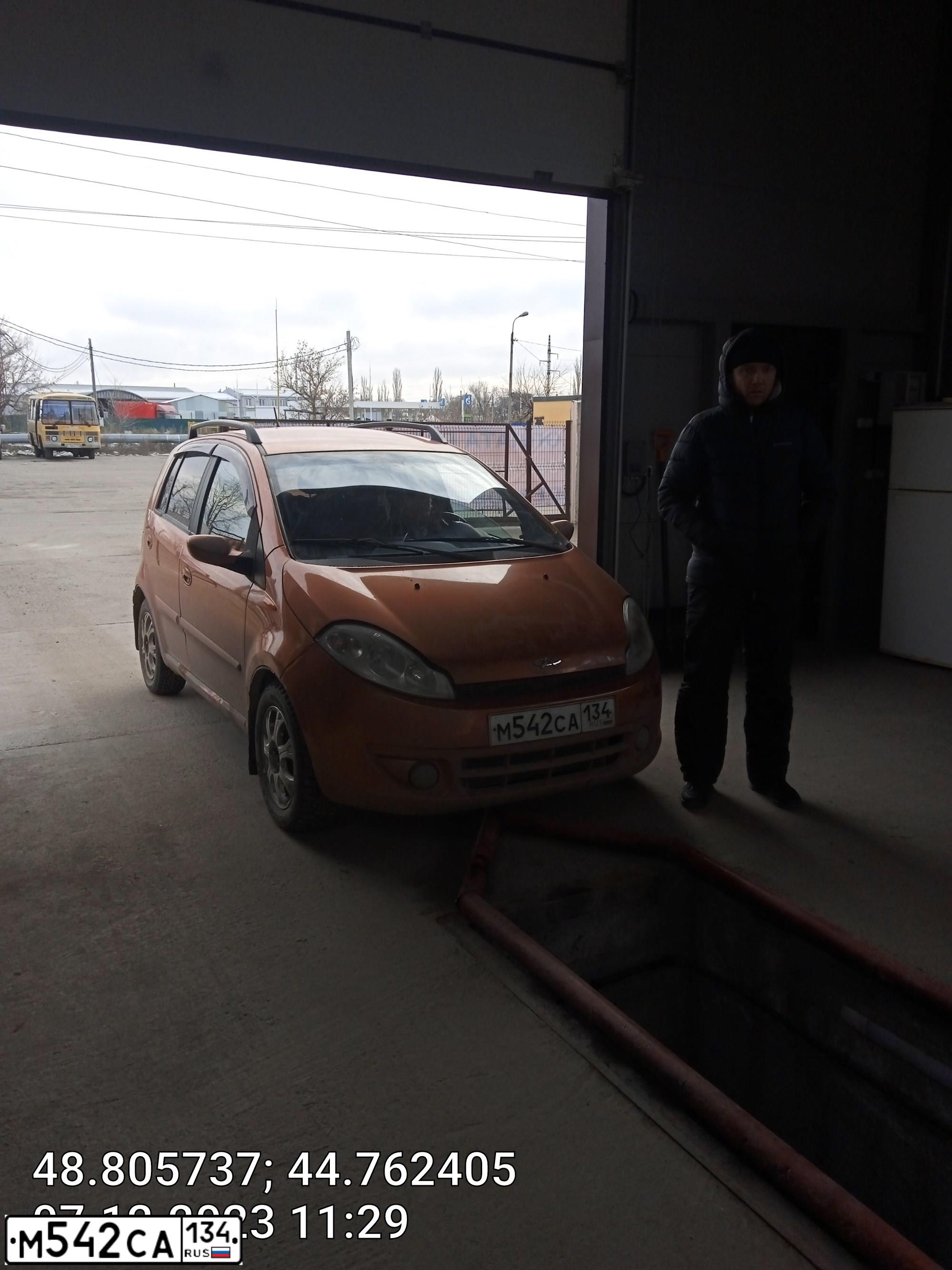 Фото автомобиля CHERY KIMO /A1/, 2009 — госномер М542СА134. Цвет: Оранжевый