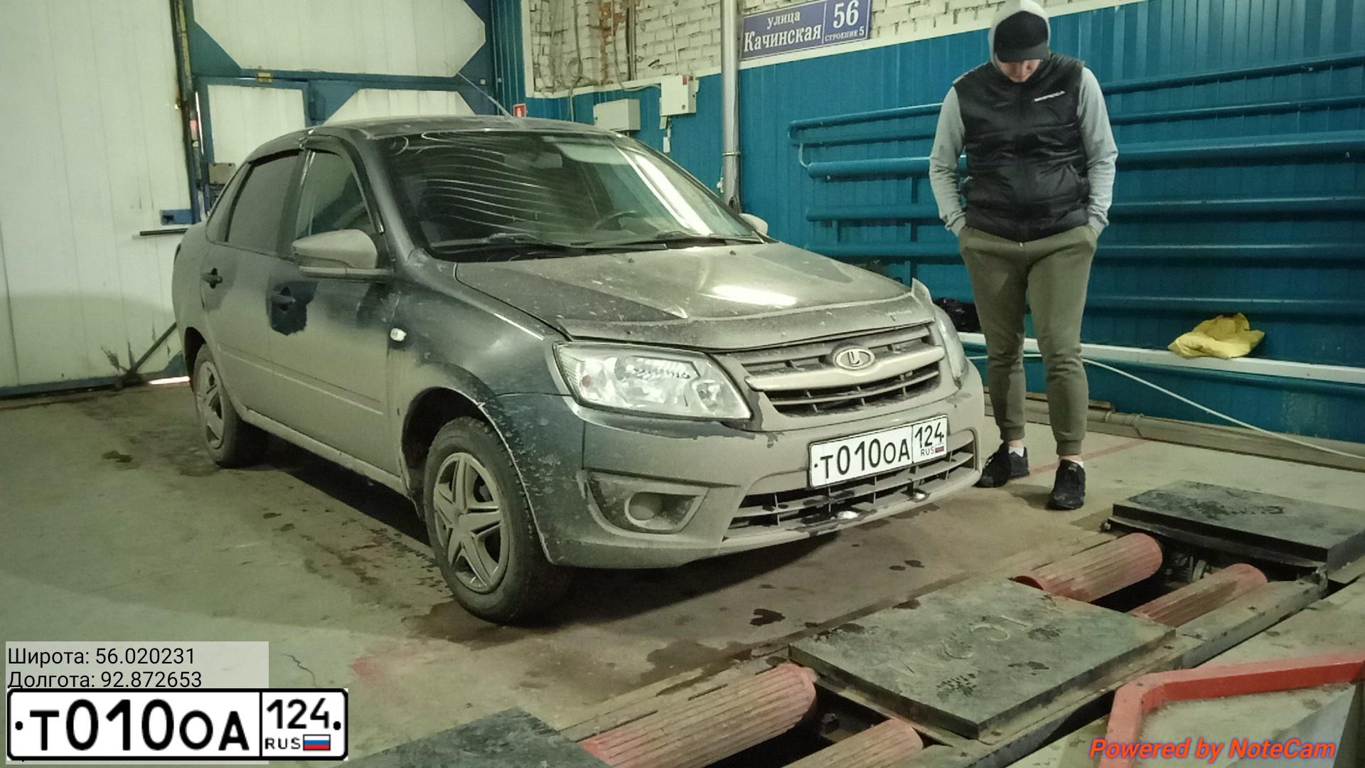 Фото автомобиля LADA 2190 GRANTA, 2018 — госномер Т010ОА124. Цвет: серебристо-темно-серый