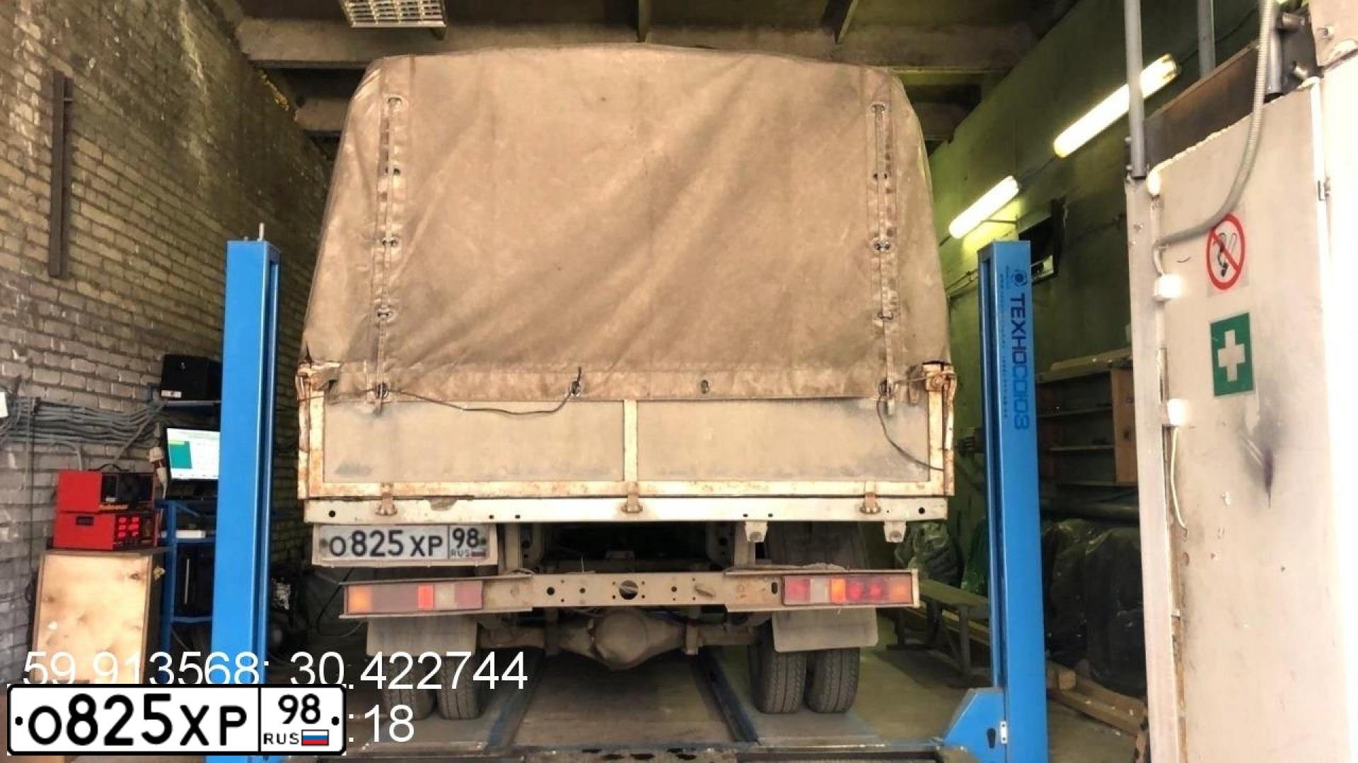 Фото автомобиля GAZ 3302 GAZEL, 2007 — госномер О825ХР98. Цвет: ЮНИОР