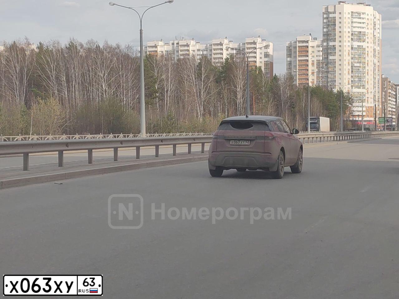 Фото автомобиля BMW X6, 2012 — госномер Р999СА163. Цвет: Белый