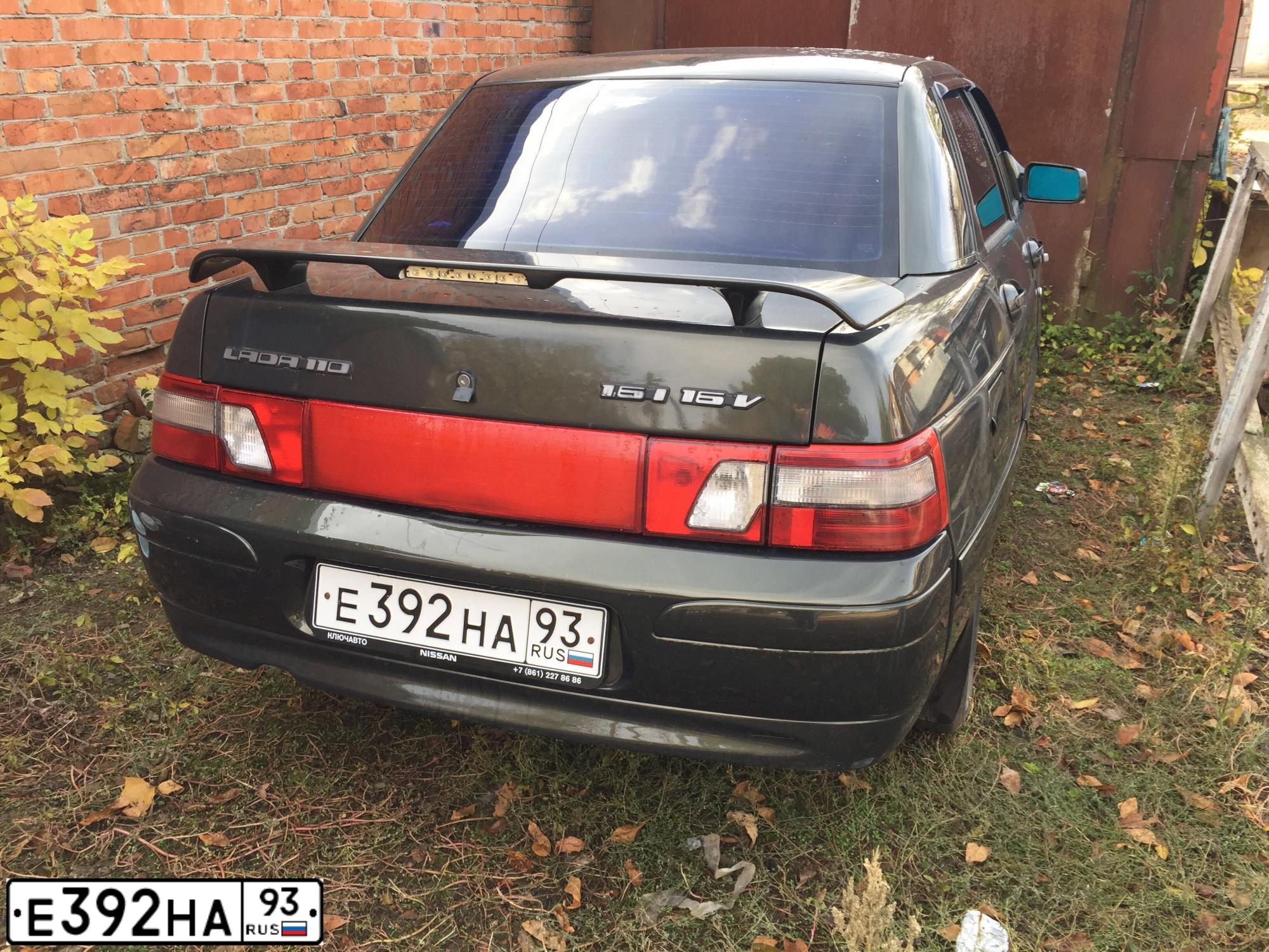Фото автомобиля LADA 2110 LADA, 2006 — госномер Е392НА93. Цвет: ЗОЛОТИСТЫЙ ТЕМНО-ЗЕЛЕНЫЙ