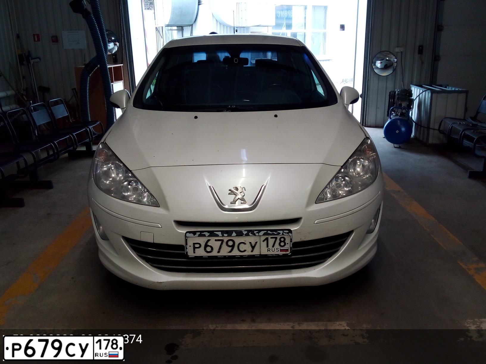 Фото автомобиля PEUGEOT 408, 2013 — госномер Р679СУ178. Цвет: Белый