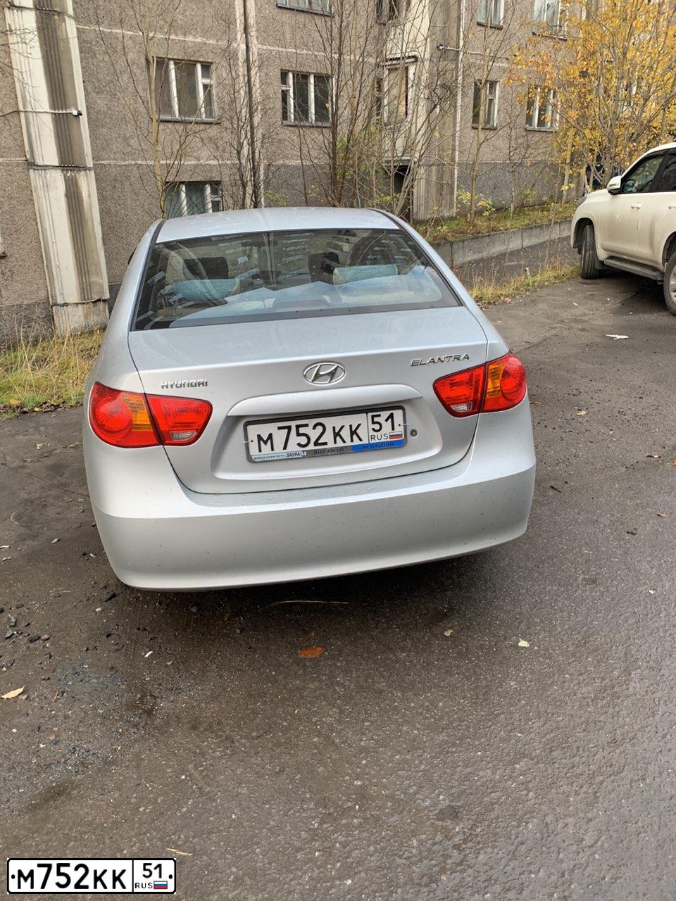 Фото автомобиля HYUNDAI ELANTRA, 2008 — госномер Е958НМ51. Цвет: СЕРЕБРИСТЫЙ