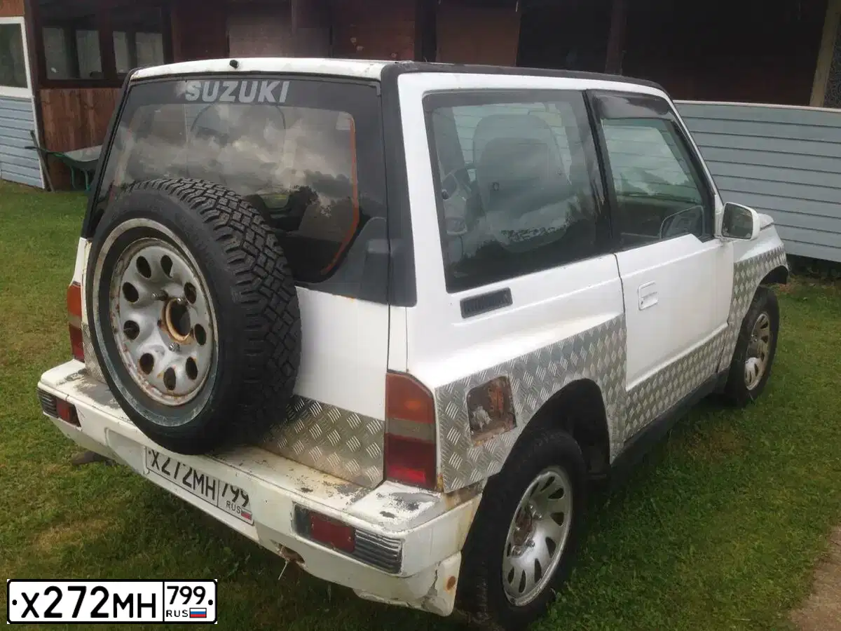 Фото автомобиля SUZUKI /GRAND/ VITARA, 1996 — госномер А512ХО77. Цвет: Белый