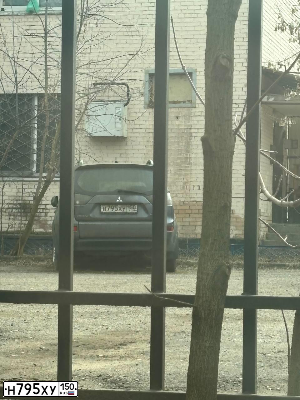 Фото автомобиля MITSUBISHI OUTLANDER, 2008 — госномер Н795ХУ150. Цвет: СЕРЫЙ