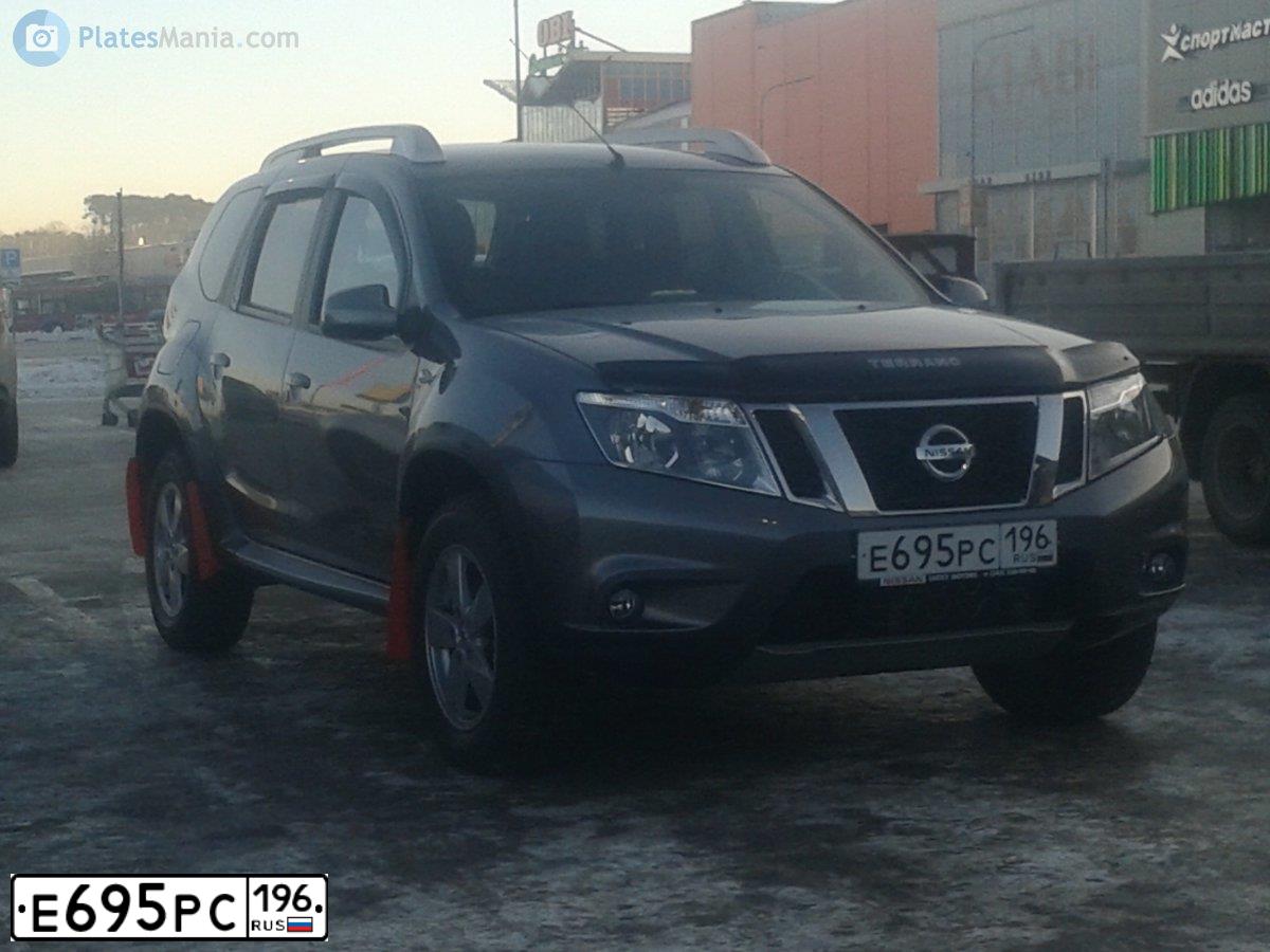 Фото автомобиля NISSAN TERRANO, 2017 — госномер Е695РС196. Цвет: Серый
