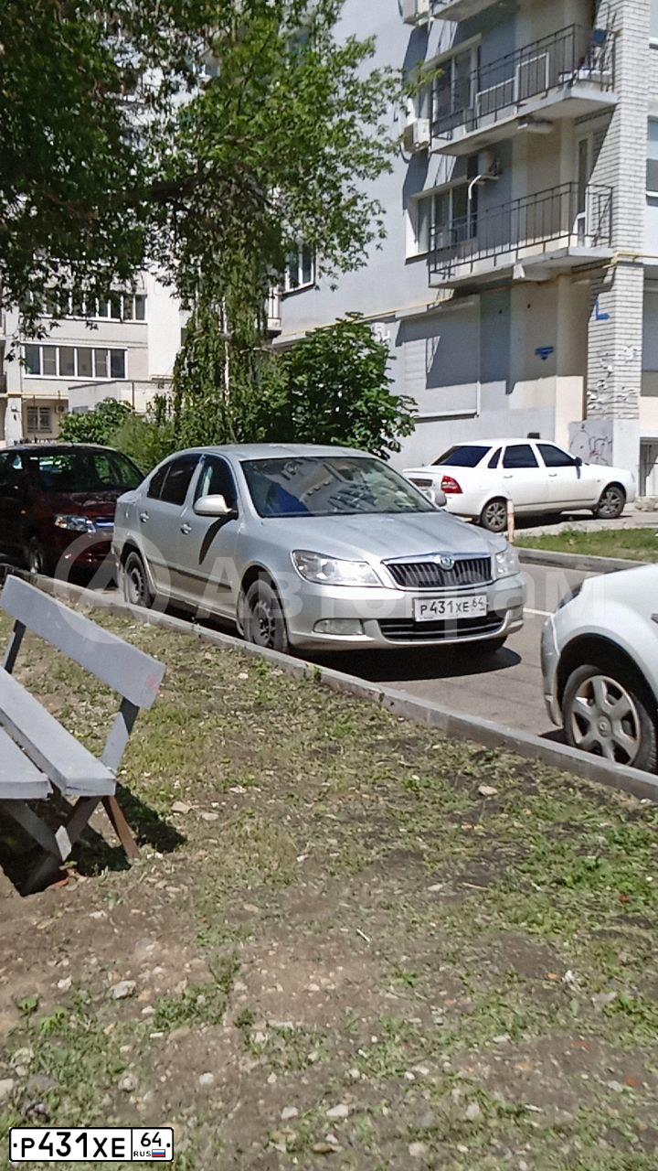 Фото автомобиля SKODA OCTAVIA, 2012 — госномер Т329ВН64. Цвет: СЕРЕБРИСТО ЖЕЛТЫЙ