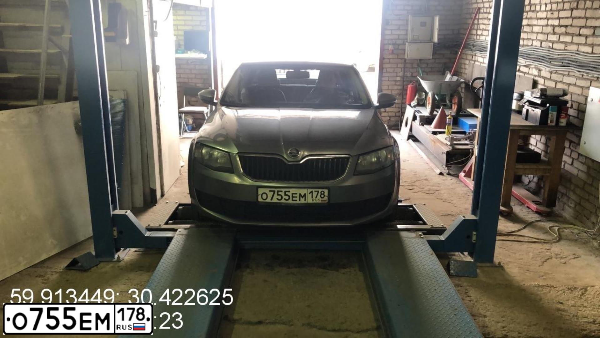 Фото автомобиля SKODA OCTAVIA, 2013 — госномер О755ЕМ178. Цвет: СЕРЫЙ