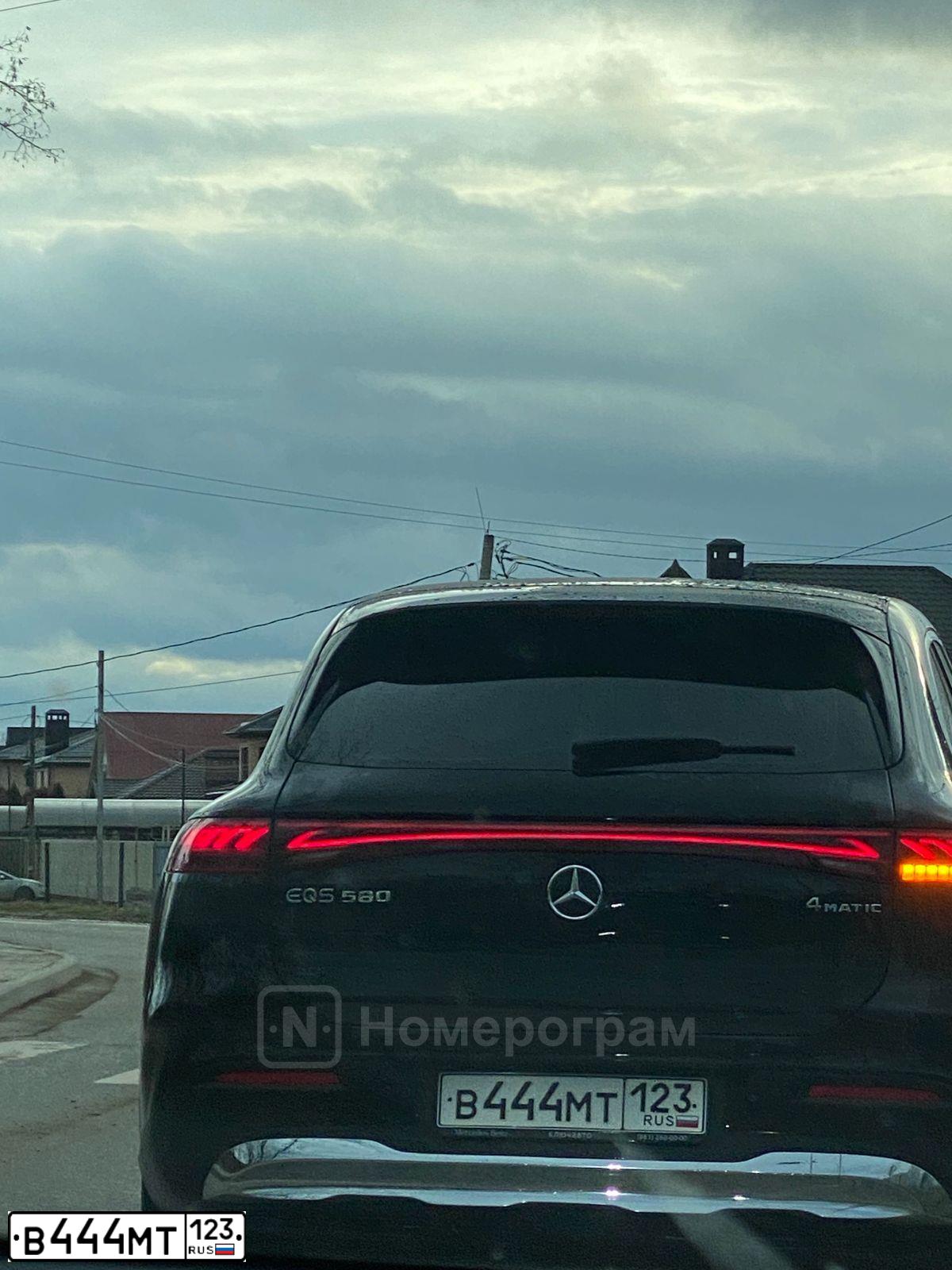 Фото автомобиля MERCEDES GL-KLASSE, 2018 — госномер В444МТ123. Цвет: Белый
