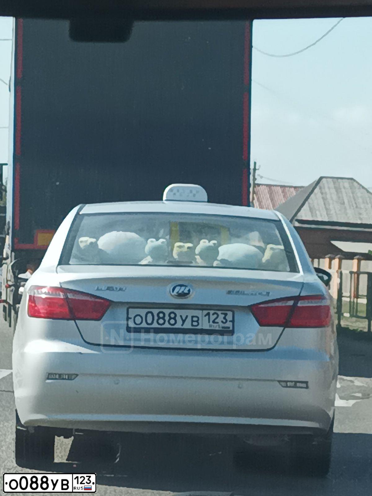 Фото автомобиля LIFAN SOLANO, 2018 — госномер О088УВ123. Цвет: СЕРЕБРО