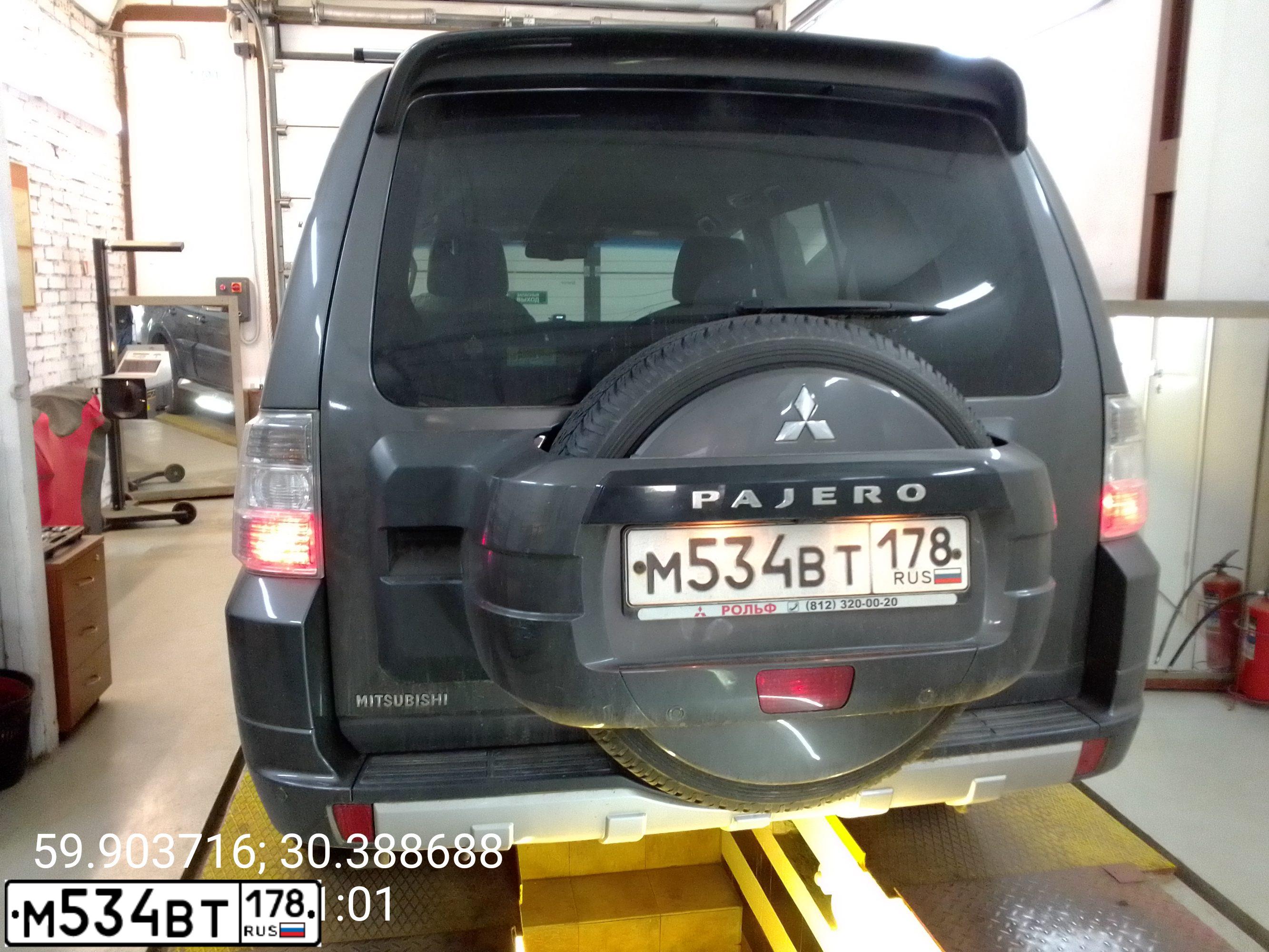 Фото автомобиля MITSUBISHI PAJERO, 2012 — госномер М534ВТ178. Цвет: СЕРЫЙ