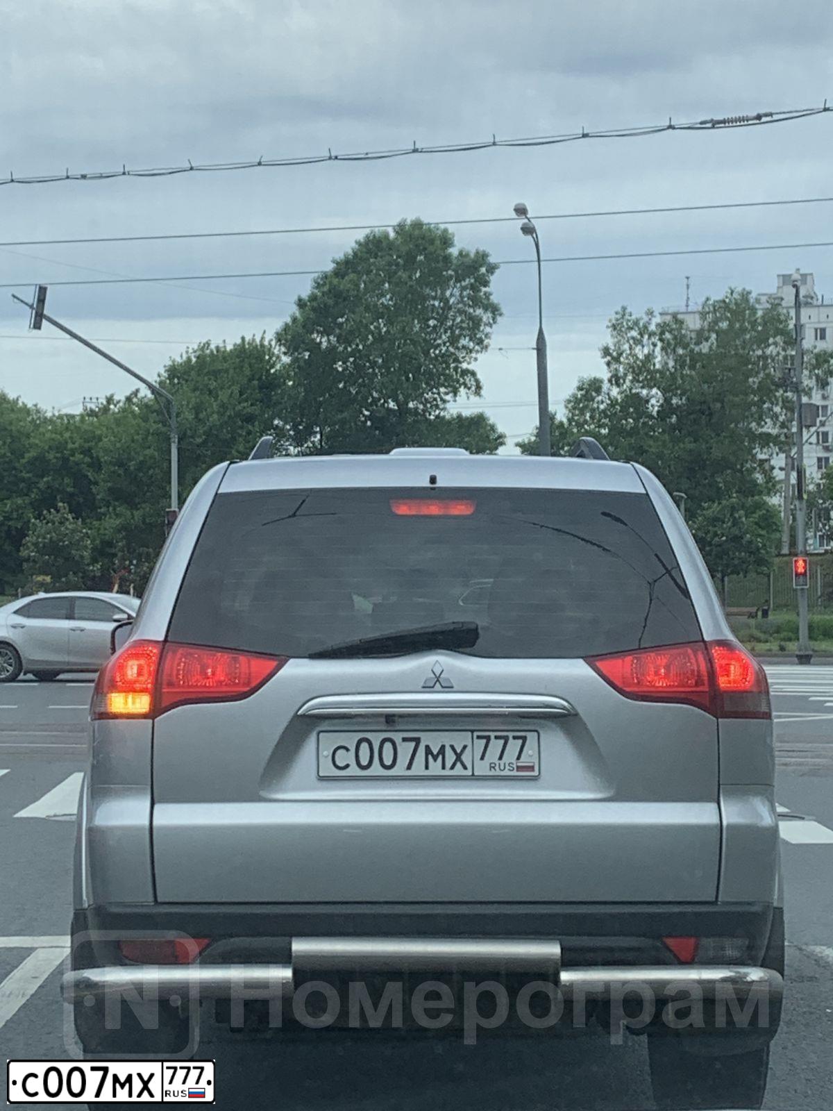 Фото автомобиля MITSUBISHI PAJERO SPORT, 2014 — госномер С007МХ777. Цвет: СЕРЫЙ