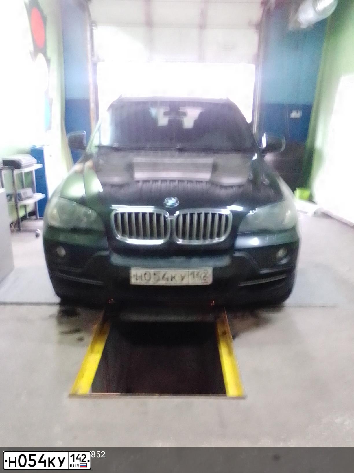 Фото автомобиля BMW X5, 2009 — госномер А842ВХ142. Цвет: ЧЕРНЫЙ