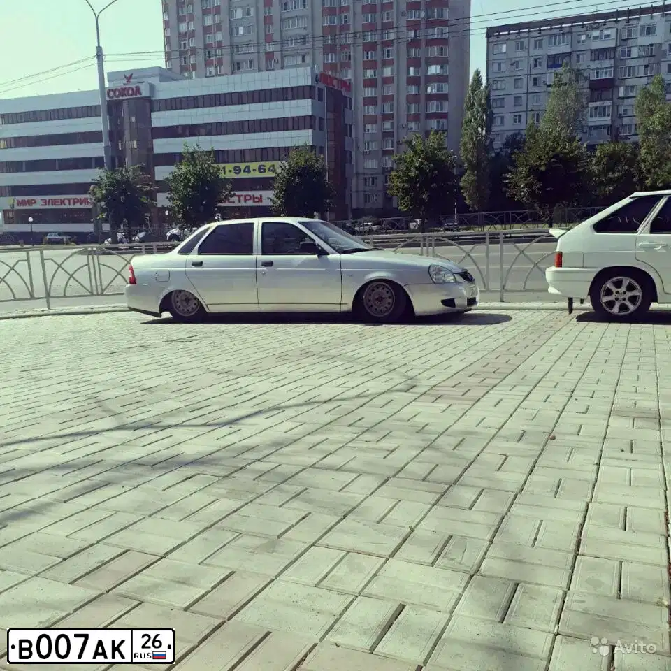 Фото автомобиля VAZ ВАЗ 21703 LADA PRIORA, 2007 — госномер В007АК26. Цвет: Темно-зеленый