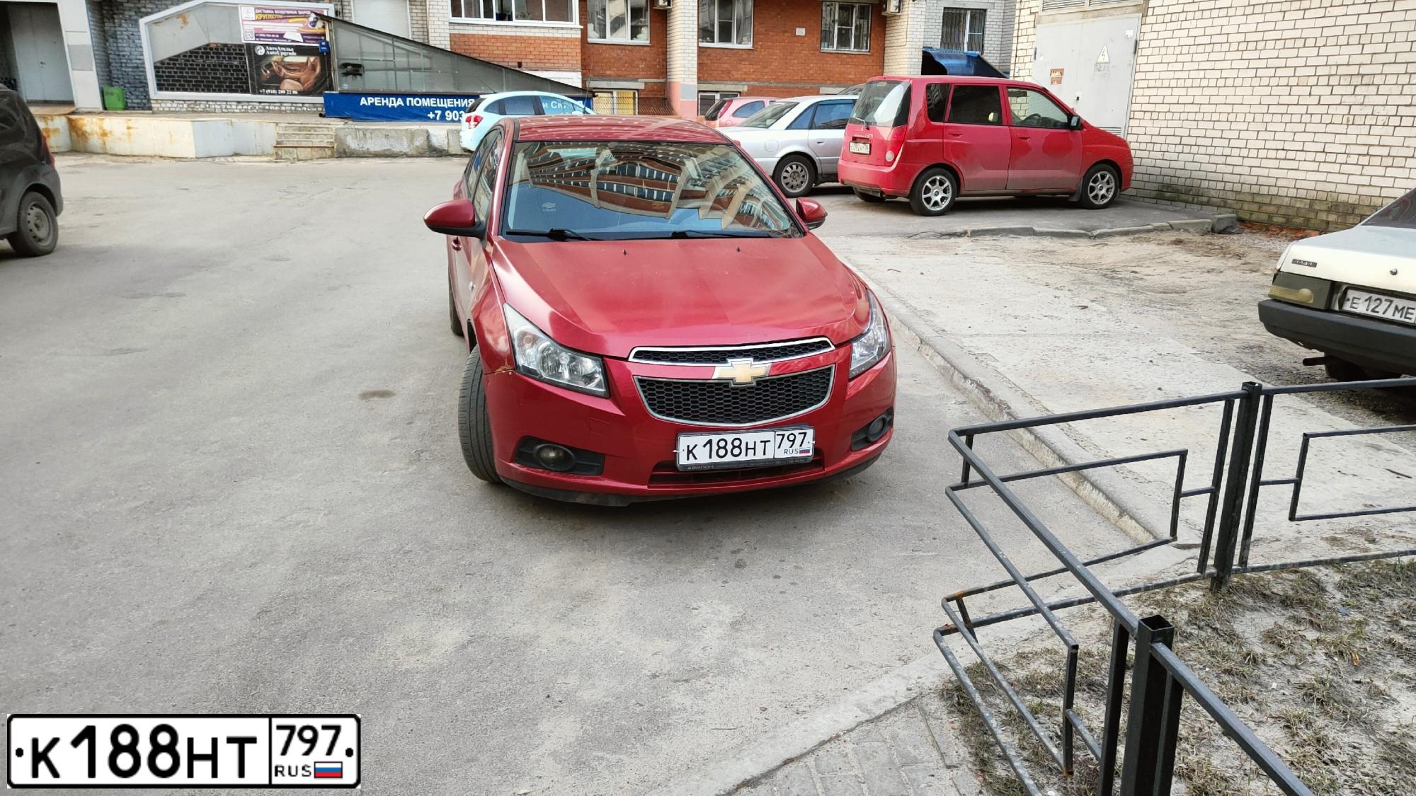 Фото автомобиля CHEVROLET CRUZE, 2010 — госномер С210МС136. Цвет: Красный