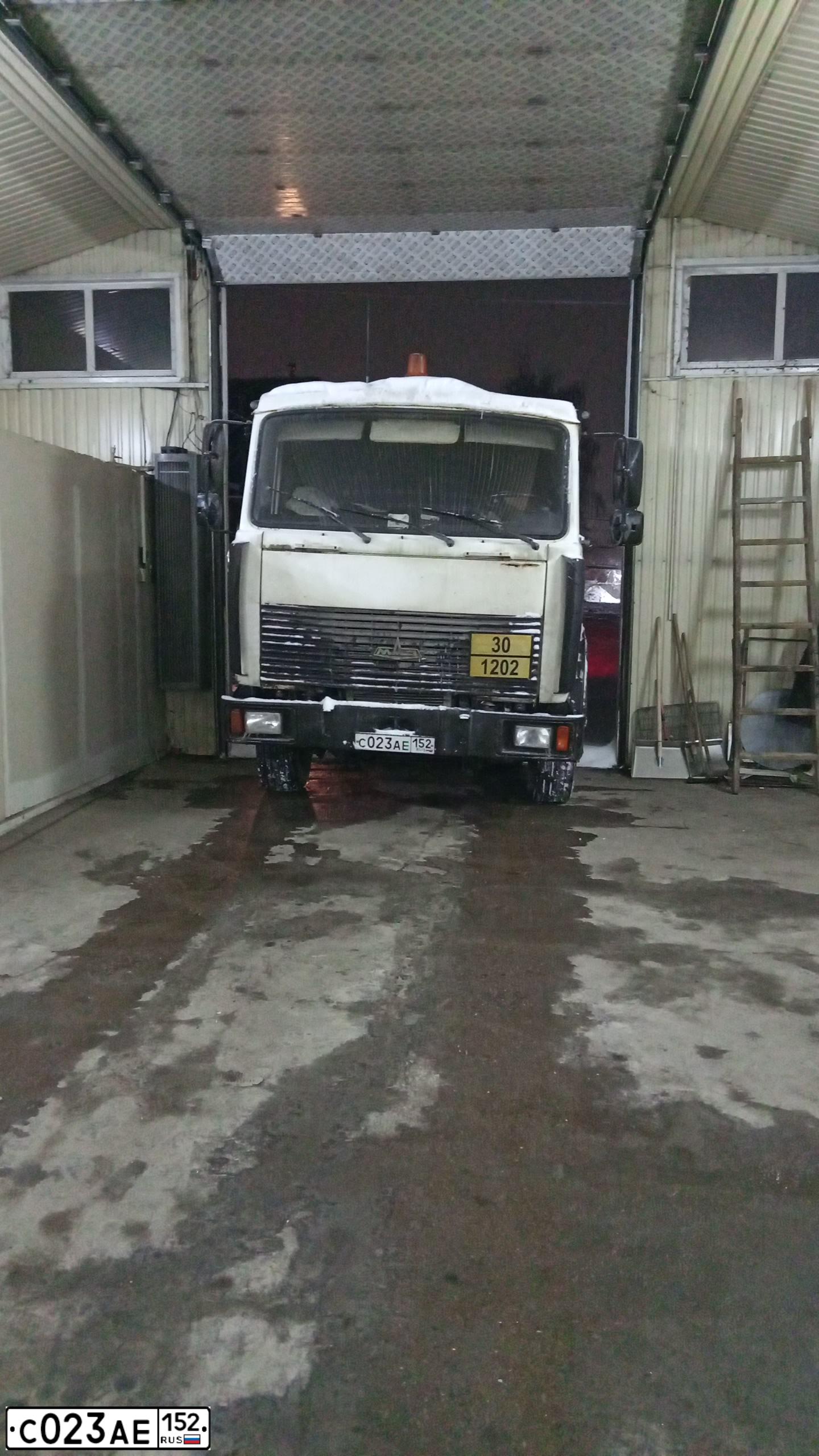 Фото автомобиля MAZ Z 6303 6X4, 2008 — госномер С023АЕ152. Цвет: Белый