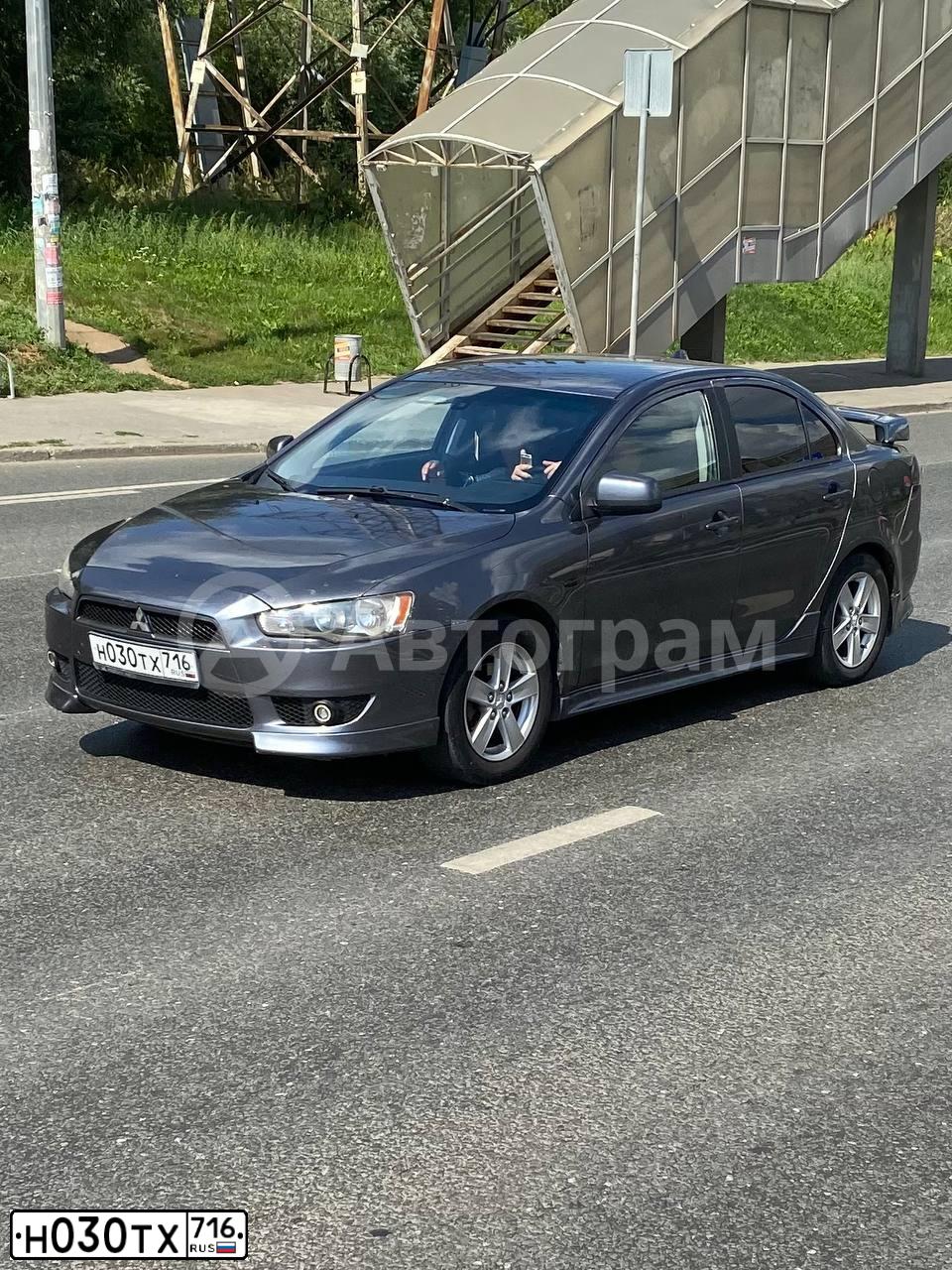 Фото автомобиля MITSUBISHI LANCER, 2008 — госномер Н030ТХ716. Цвет: серый