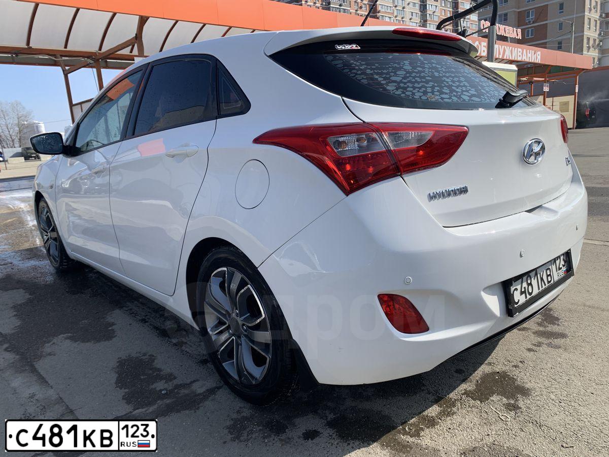 Фото автомобиля HYUNDAI I30, 2012 — госномер В900УТ01. Цвет: Белый