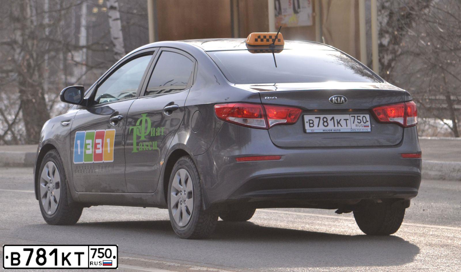 Фото автомобиля KIA RIO, 2015 — госномер Е717НМ716. Цвет: СЕРЫЙ