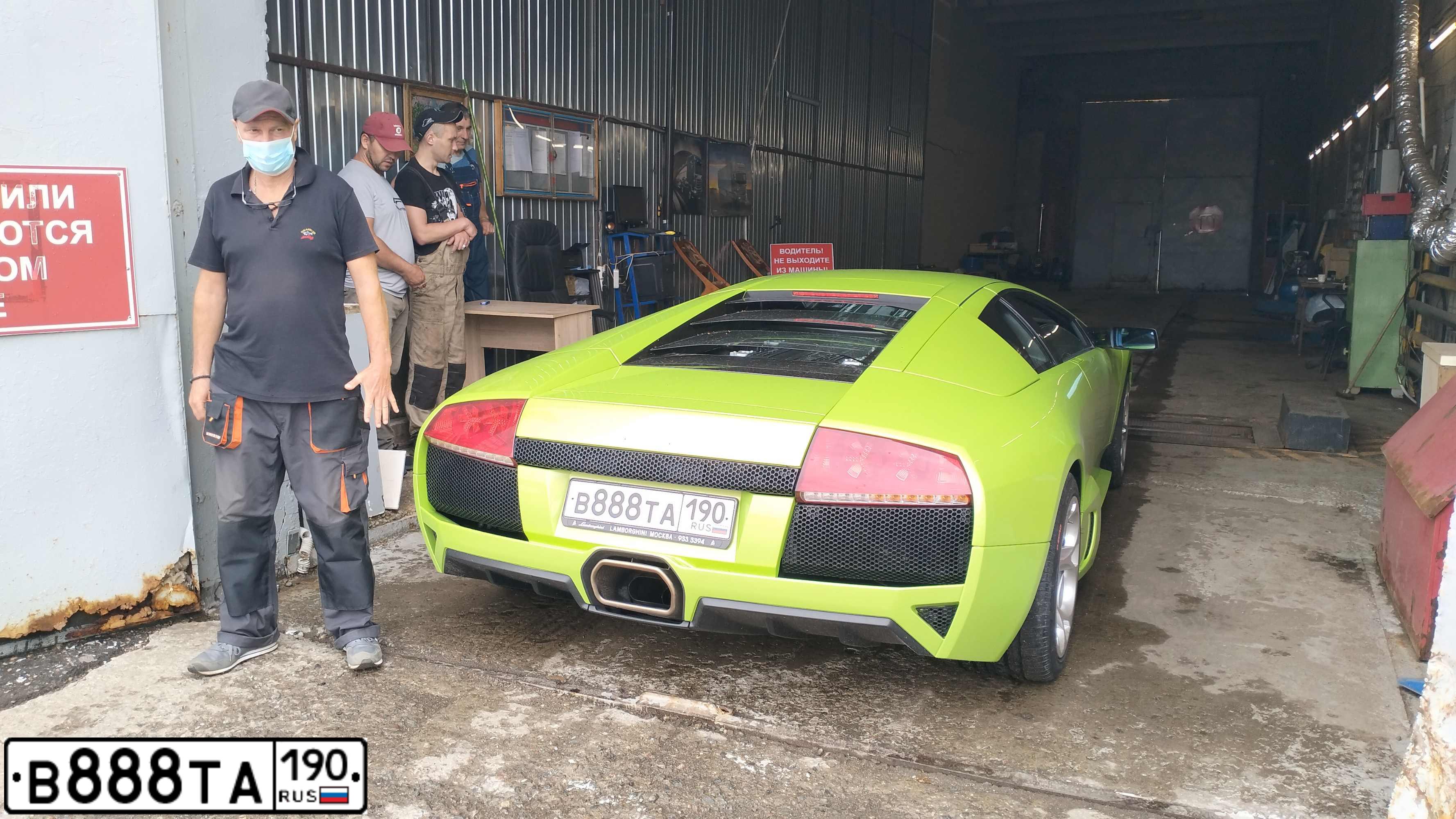 Фото автомобиля LAMBORGHINI MURCIELAGO, 2007 — госномер В888ТА190. Цвет: ЗЕЛЕНЫЙ СВЕТЛЫЙ