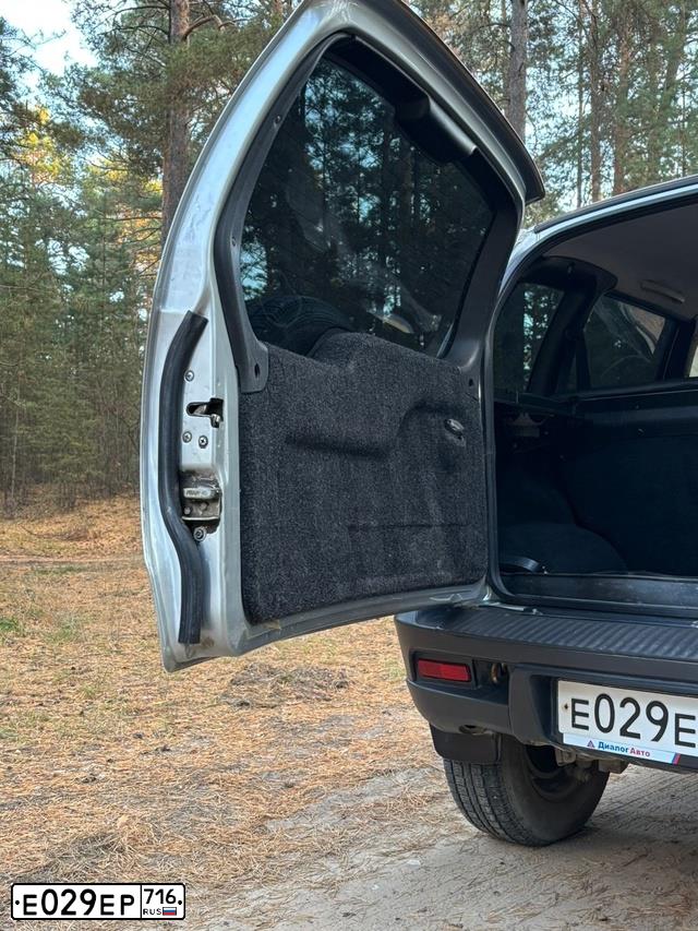 Фото автомобиля CHEVROLET NIVA, 2011 — госномер Р401АК716. Цвет: Светло-Серебристый металлик