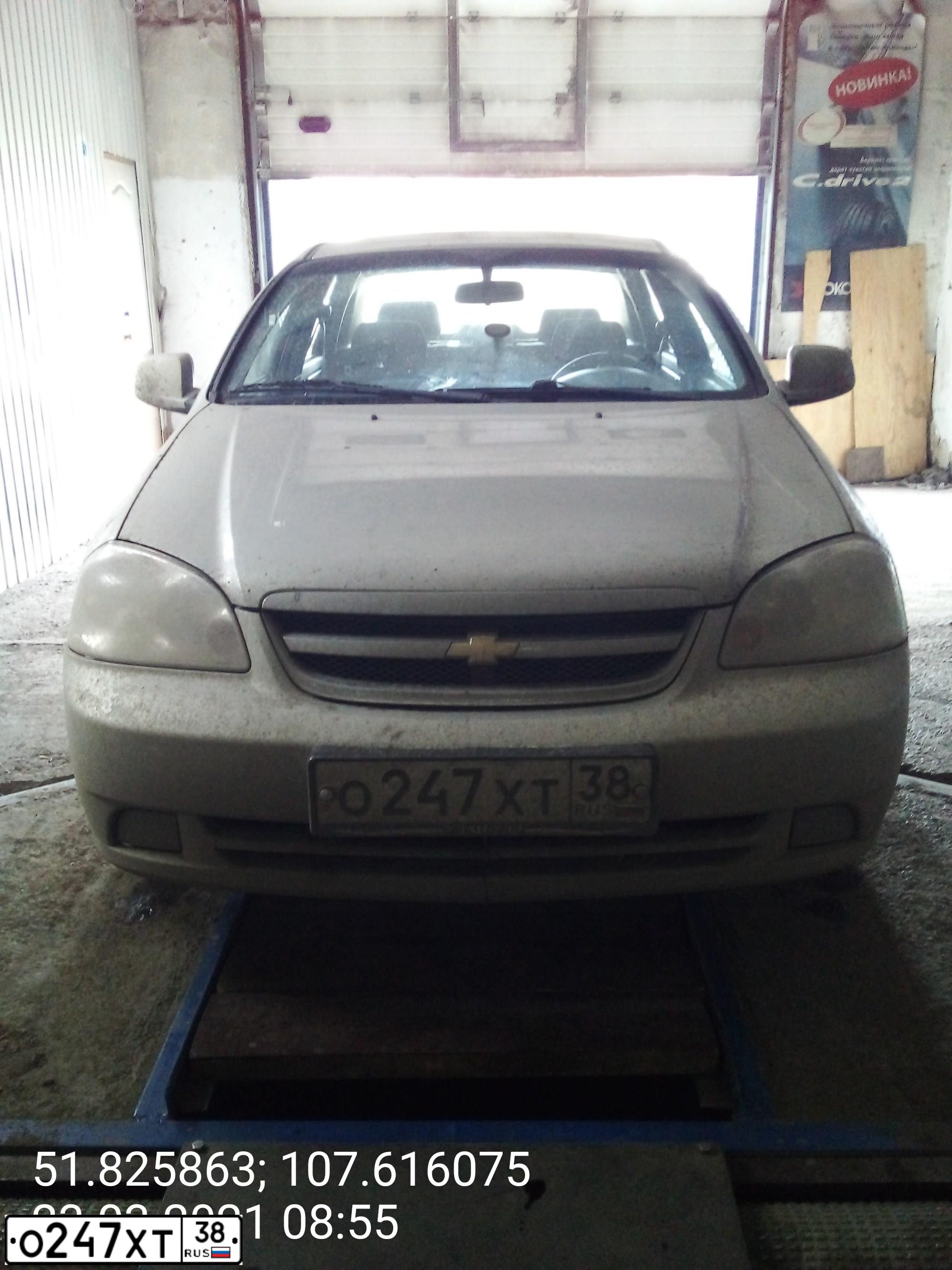 Фото автомобиля CHEVROLET LACETTI, 2012 — госномер О247ХТ38. Цвет: серебристый