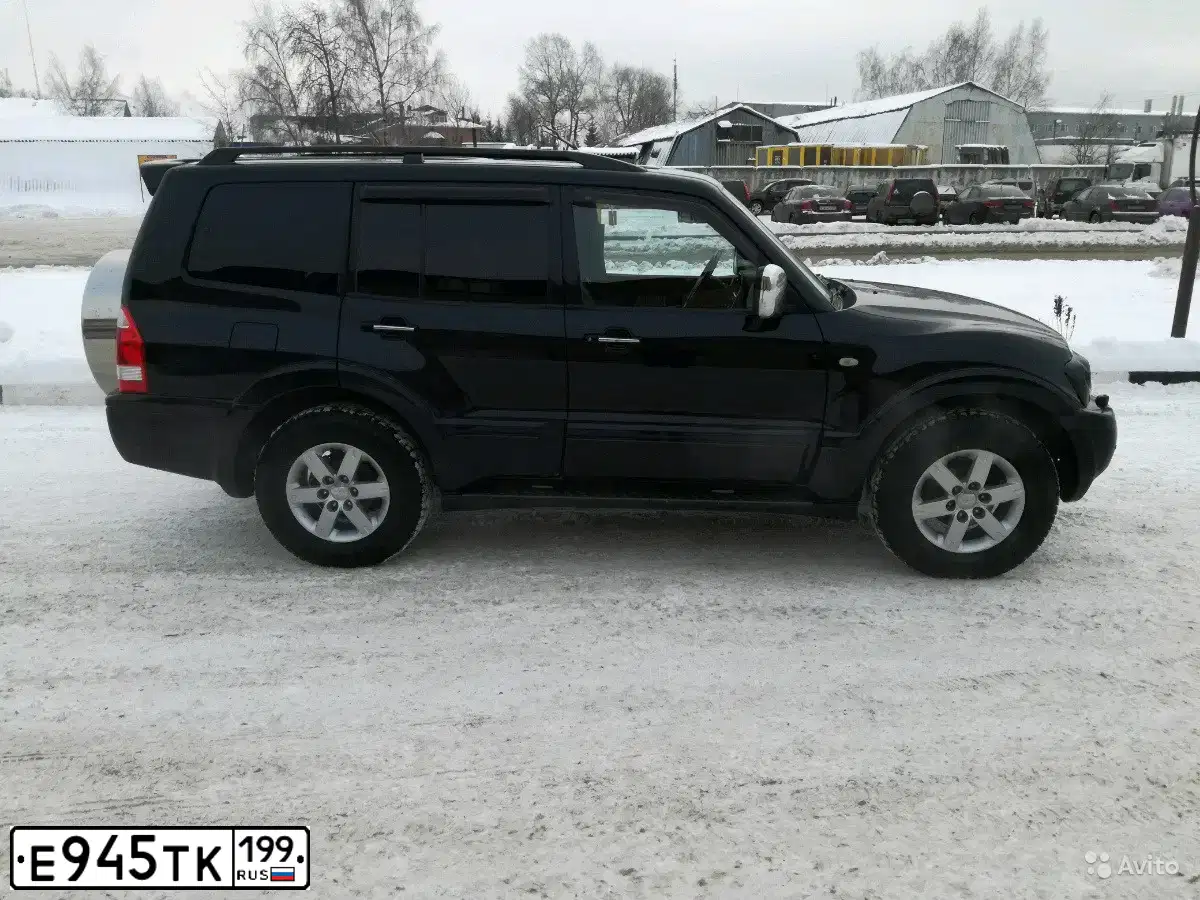 Фото автомобиля MITSUBISHI PAJERO, 2006 — госномер У640КВ790. Цвет: ЧЕРНЫЙ