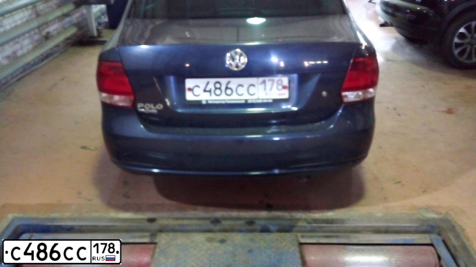Фото автомобиля VOLKSWAGEN POLO, 2014 — госномер С486СС178. Цвет: Темно-синий