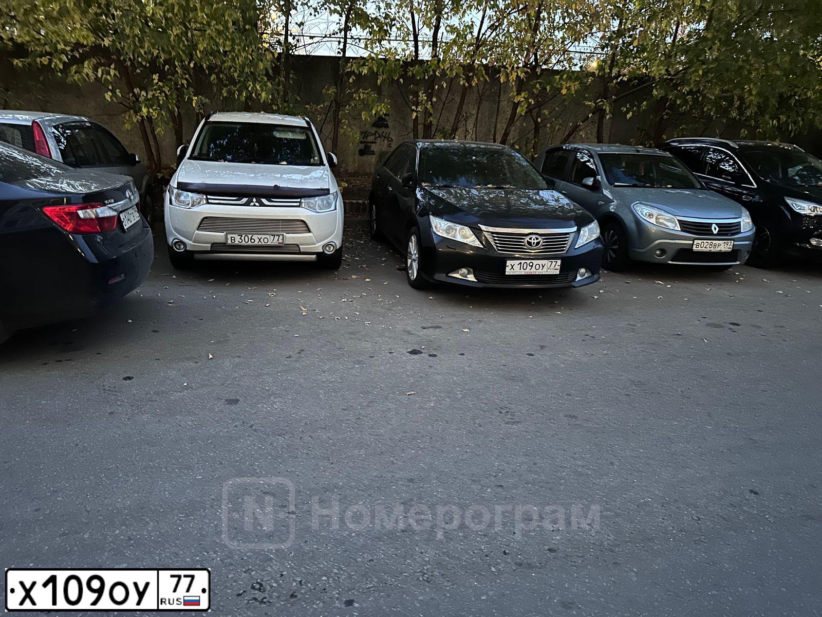 Фото автомобиля TOYOTA CAMRY, 2013 — госномер Х109ОУ77. Цвет: ЧЕРНЫЙ