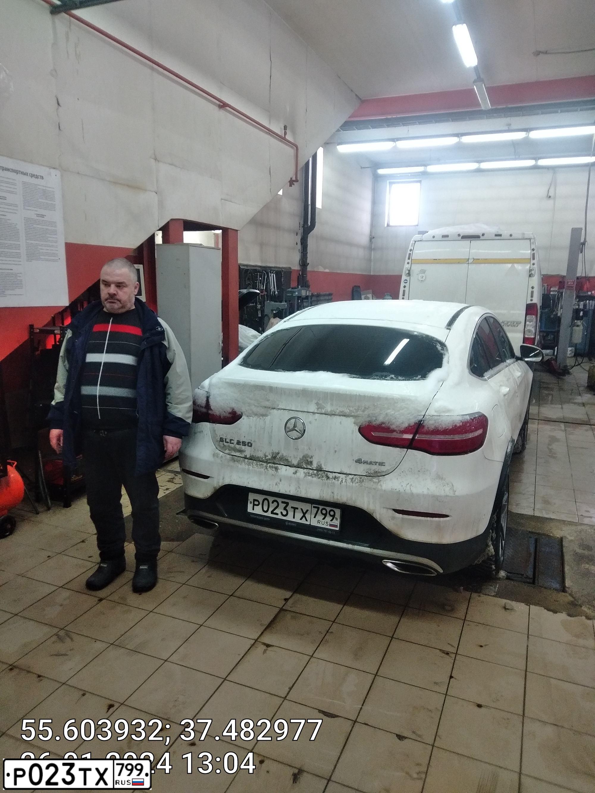 Фото автомобиля MERCEDES GLC-KLASSE, 2017 — госномер Р023ТХ799. Цвет: Белый