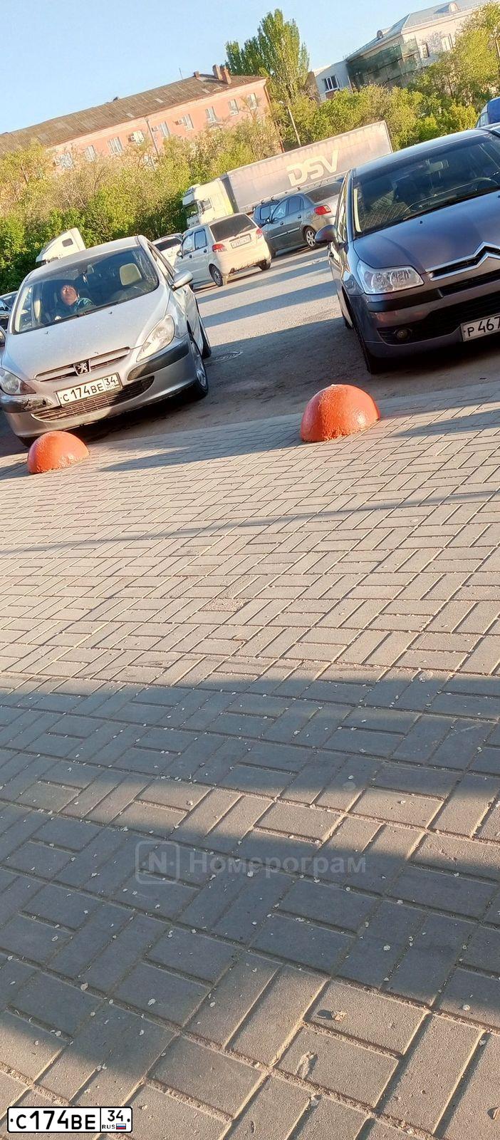 Фото автомобиля PEUGEOT 307, 2001 — госномер Н843МО134. Цвет: Серебристый